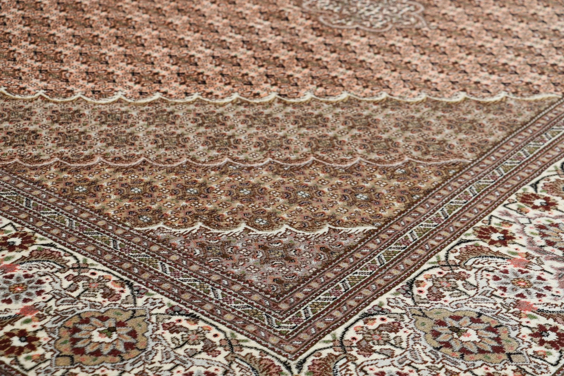 Handgeknüpfter Täbriz Perserteppich 248 × 354 cm