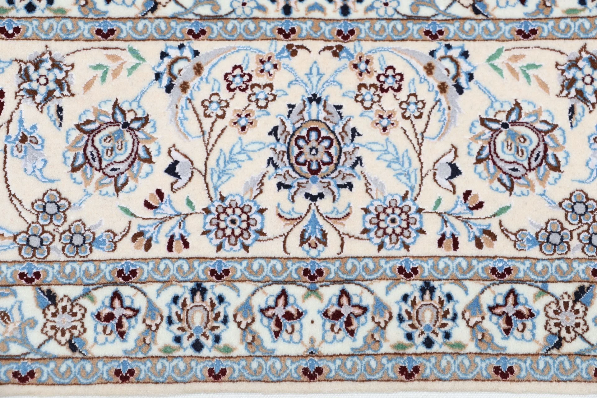 Nain Perserteppich 202 × 255 cm aus Wolle, handgeknüpft