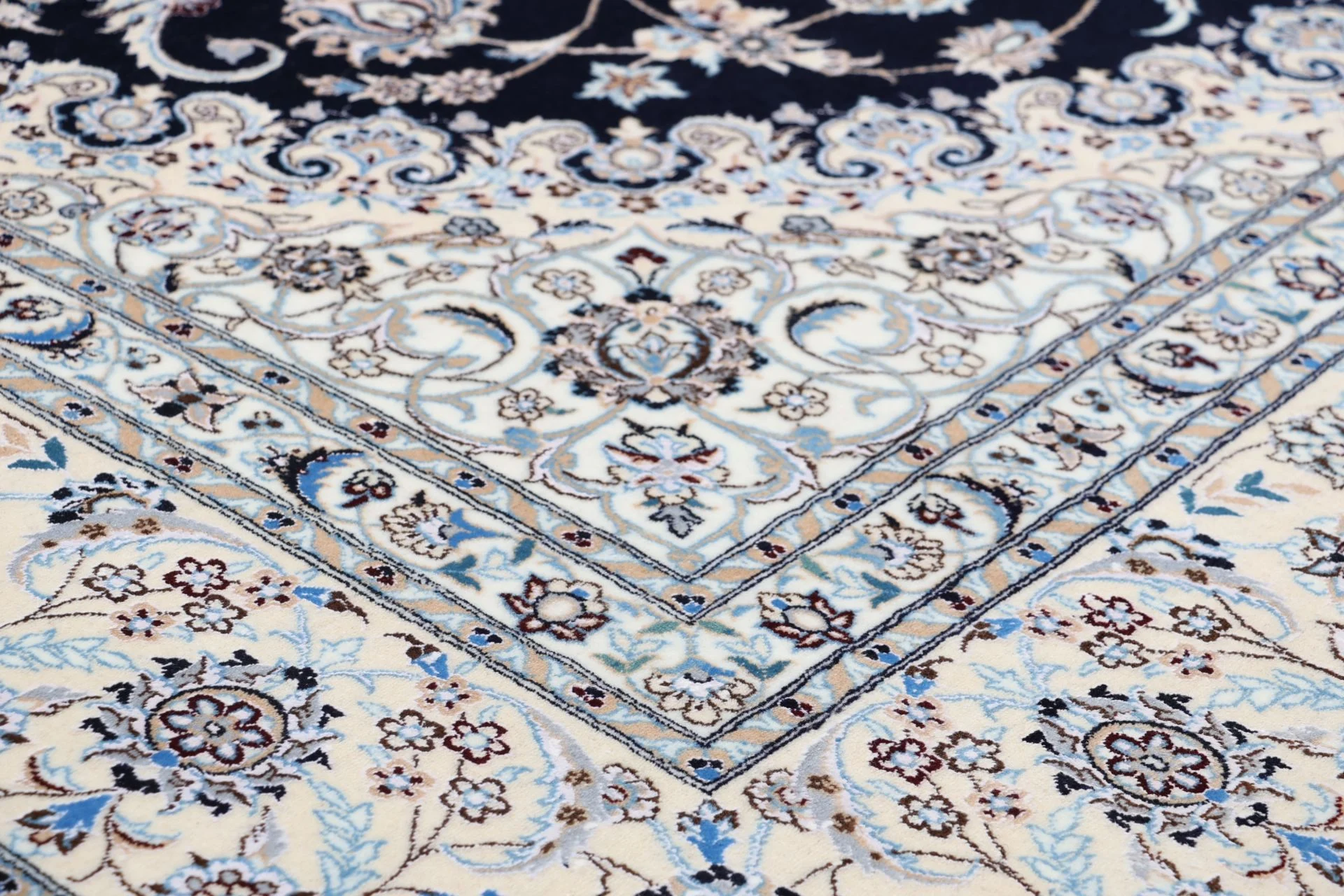 Nain Perserteppich 207 × 298 cm aus Wolle & Seide, handgeknüpft