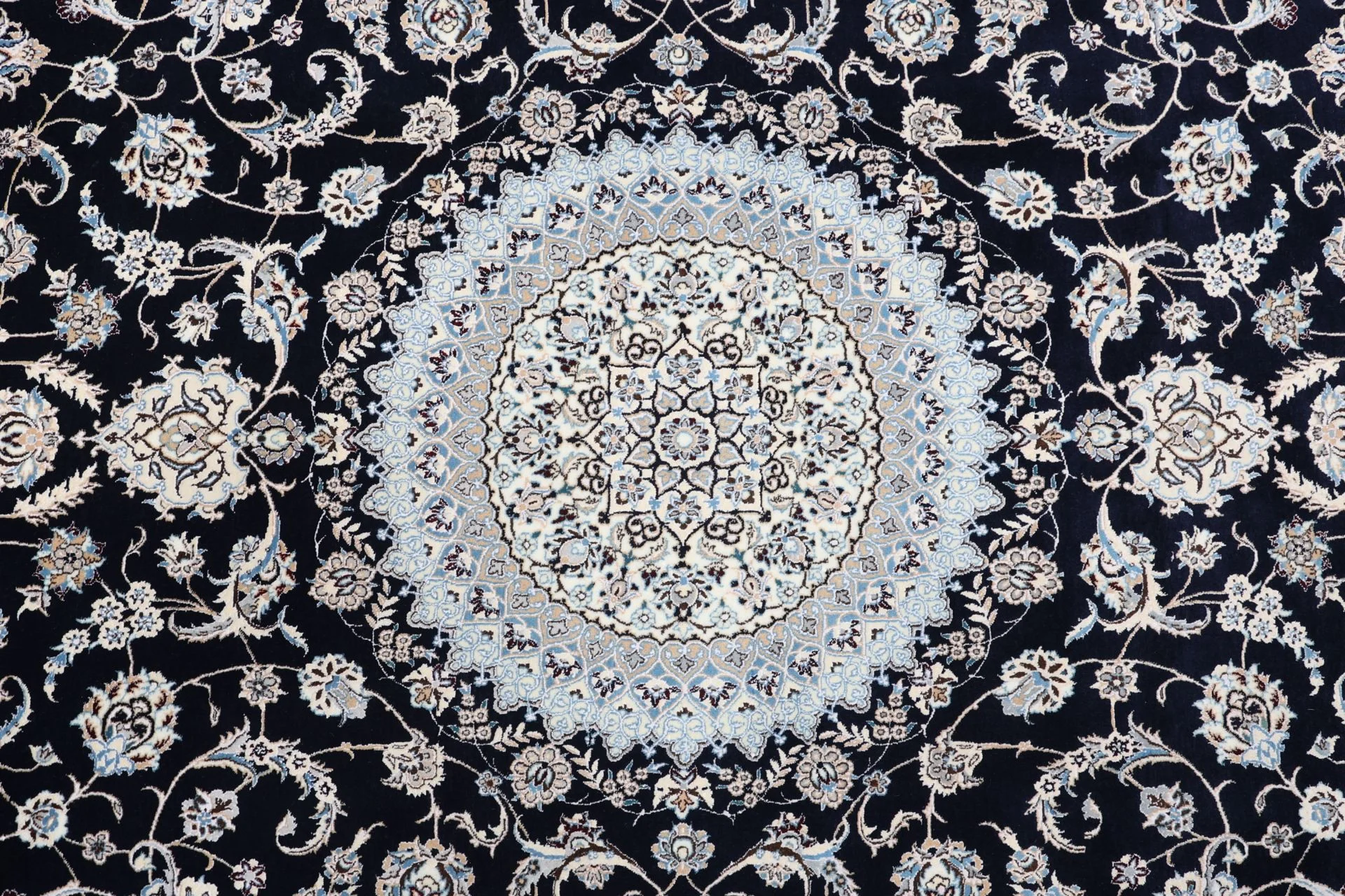 Nain Perserteppich 207 × 298 cm aus Wolle & Seide, handgeknüpft