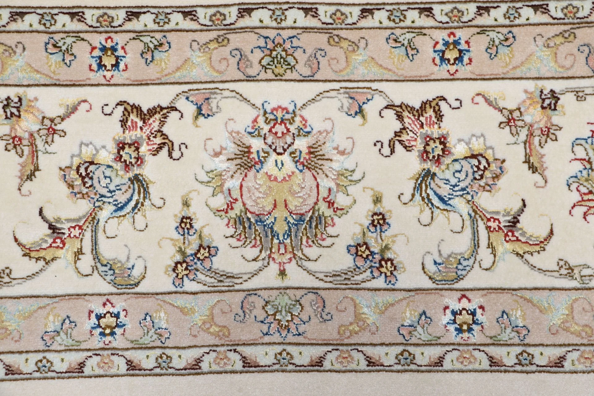 Täbriz Perserteppich 230 × 285 cm aus Wolle & Seide, handgeknüpft