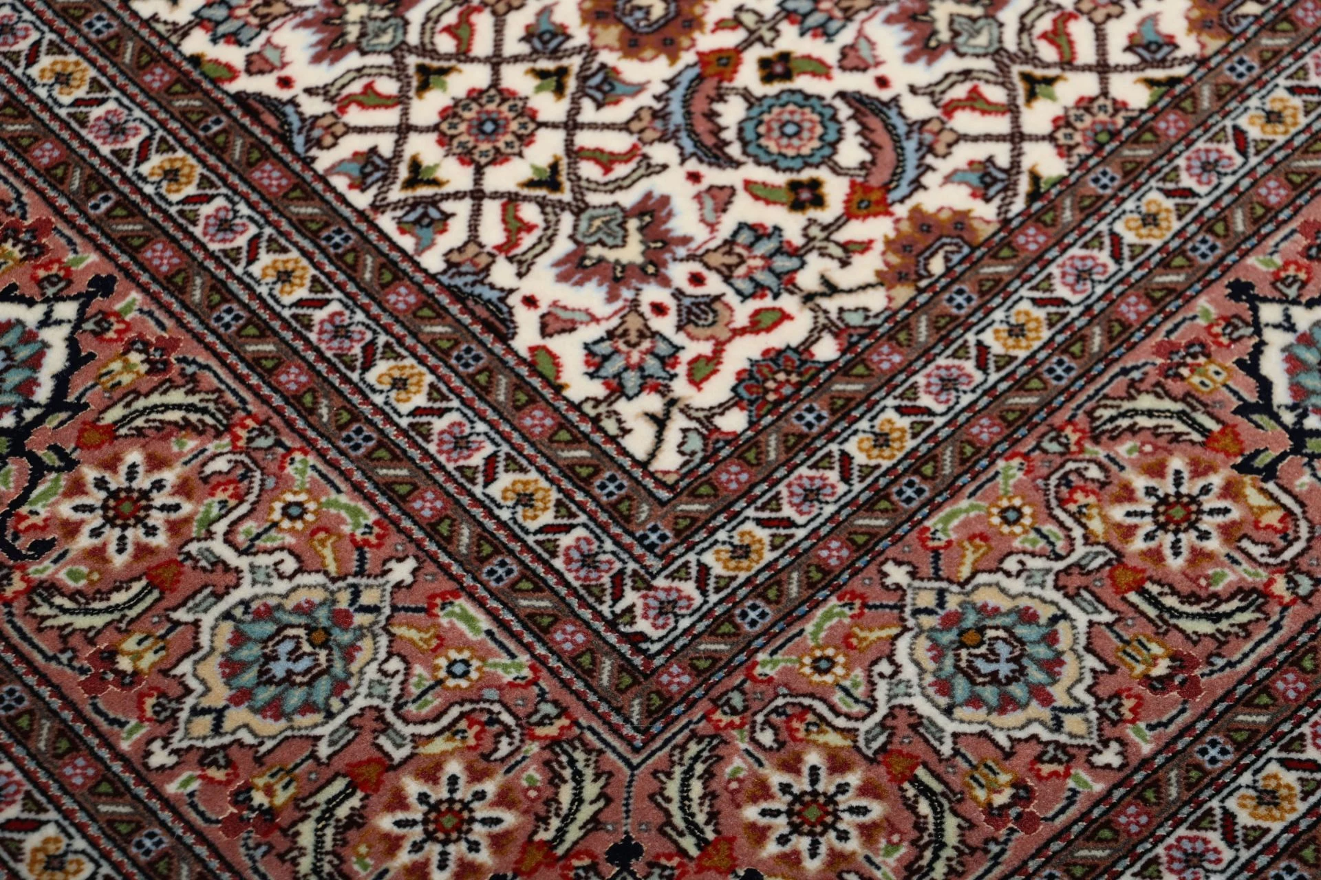 Handgeknüpfter Täbriz Perserteppich, 166 × 242 cm, Wolle & Seide