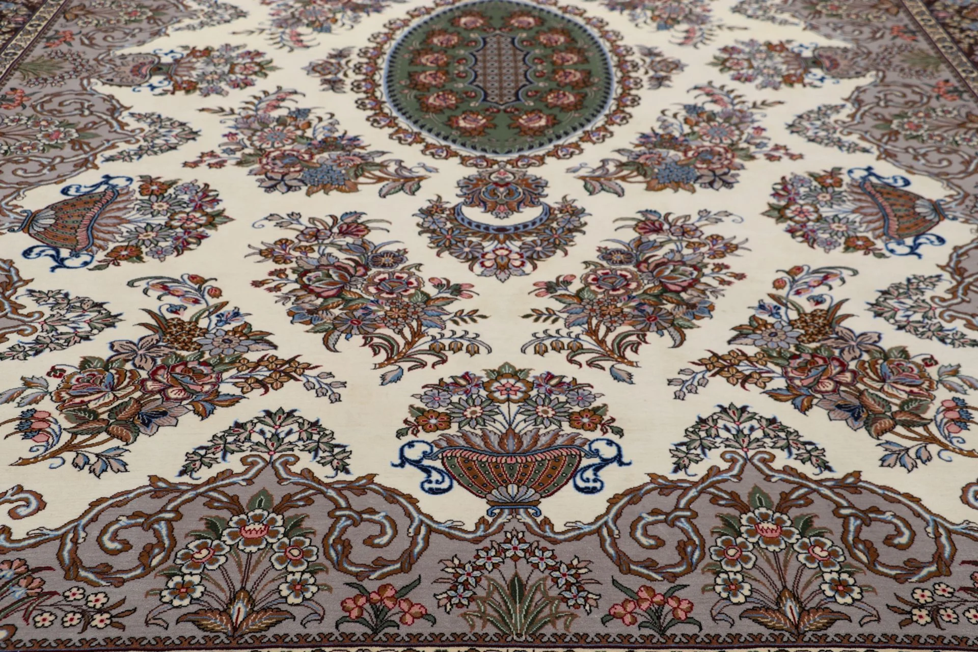 Ghom Perserteppich aus Iran, 232 × 360 cm