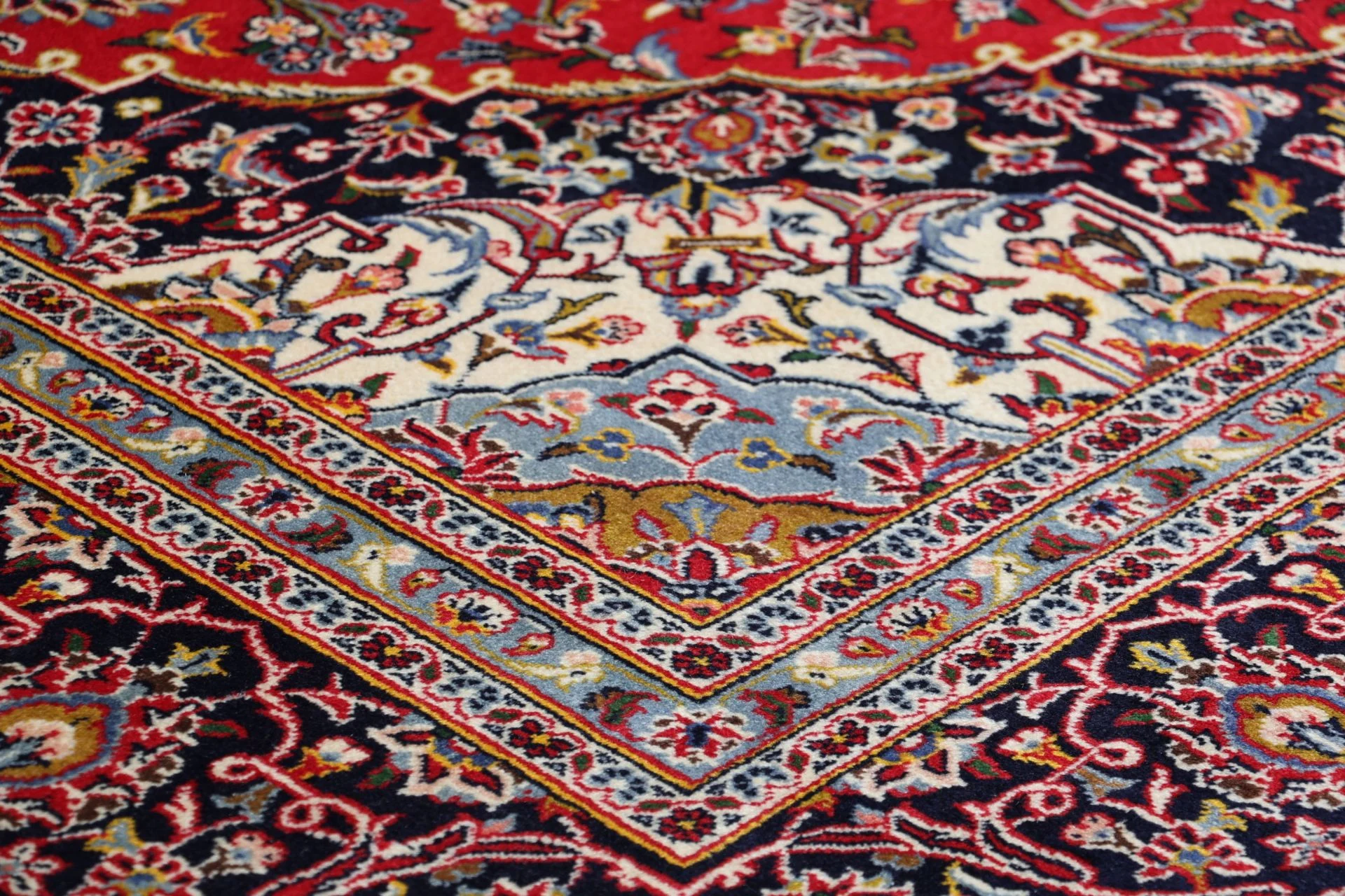 Kashan Perserteppich aus Iran, 255 × 340 cm