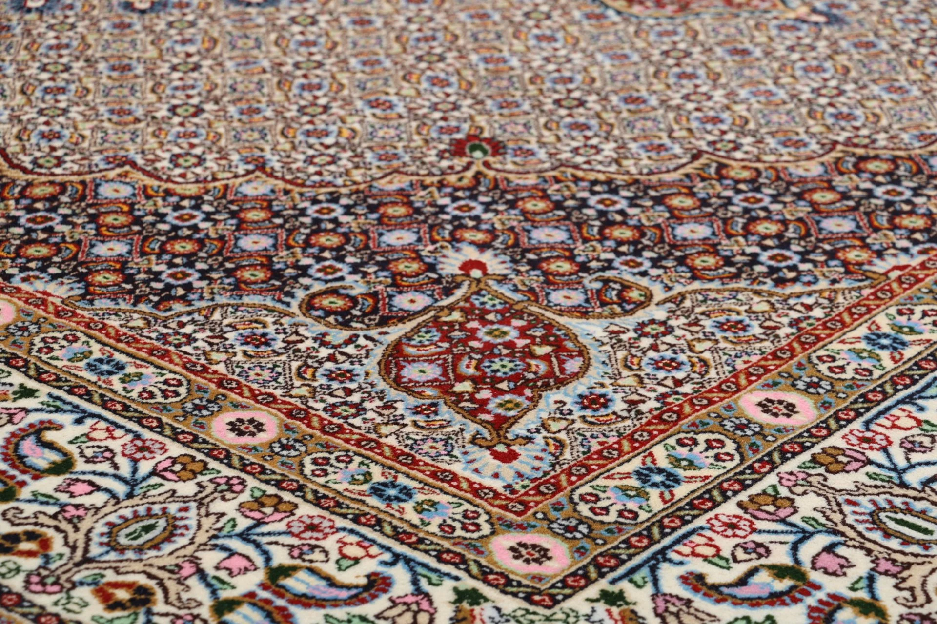 Handgeknüpfter Moud Perserteppich 245 × 353 cm