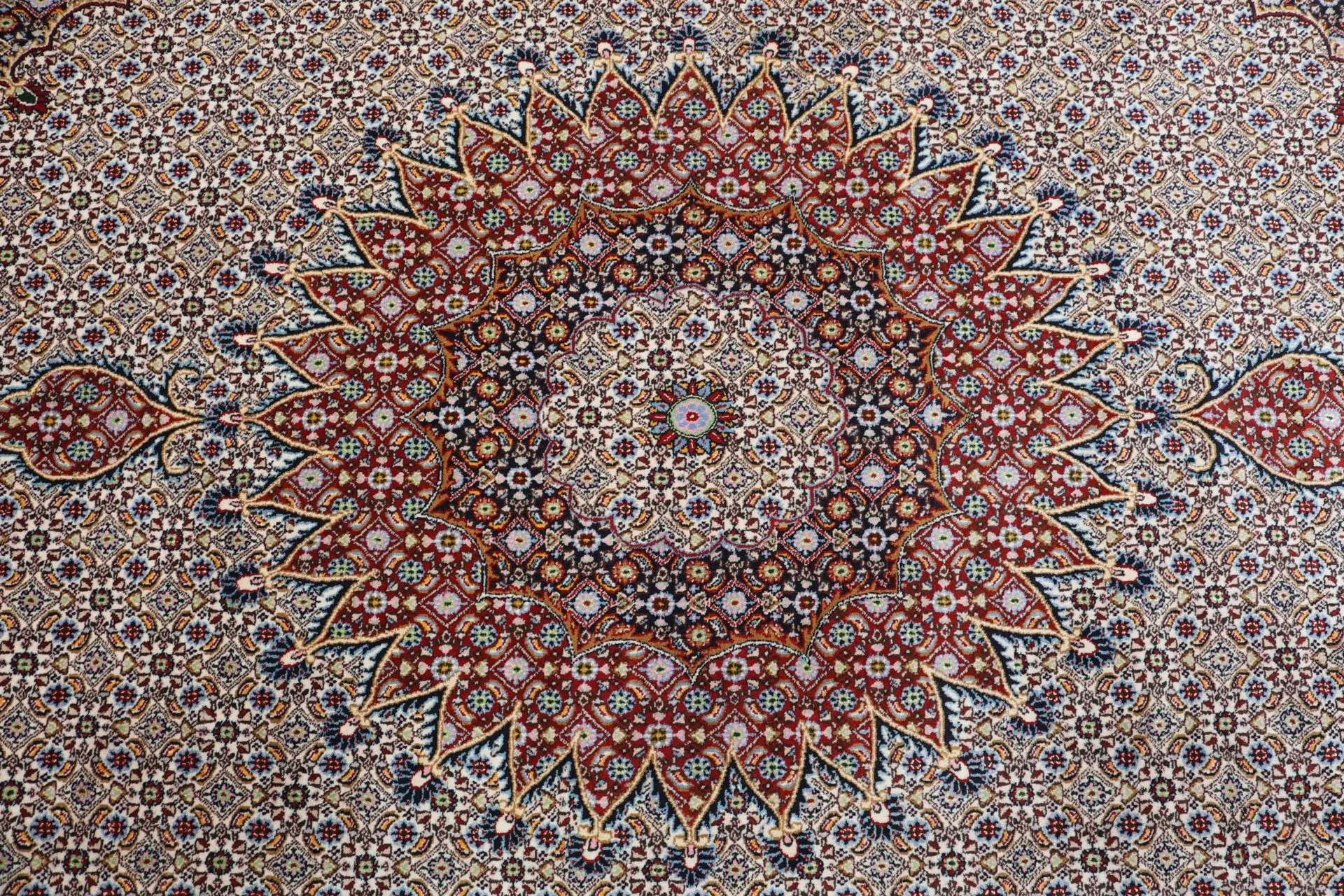 Handgeknüpfter Moud Perserteppich 245 × 353 cm