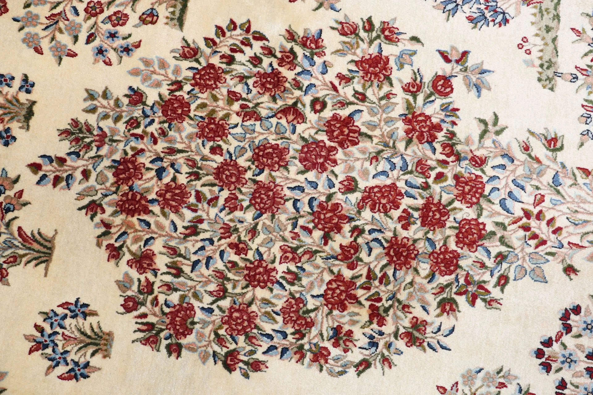 Kerman Perserteppich 218 × 303 cm aus Wolle, handgeknüpft