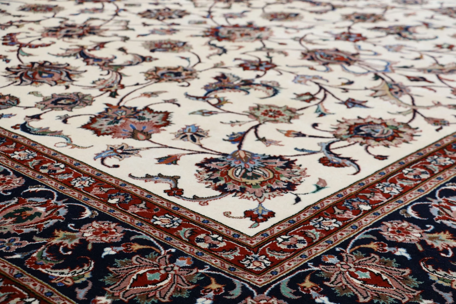 Sarough Perserteppich 248 × 302 cm aus Wolle & Seide, handgeknüpft