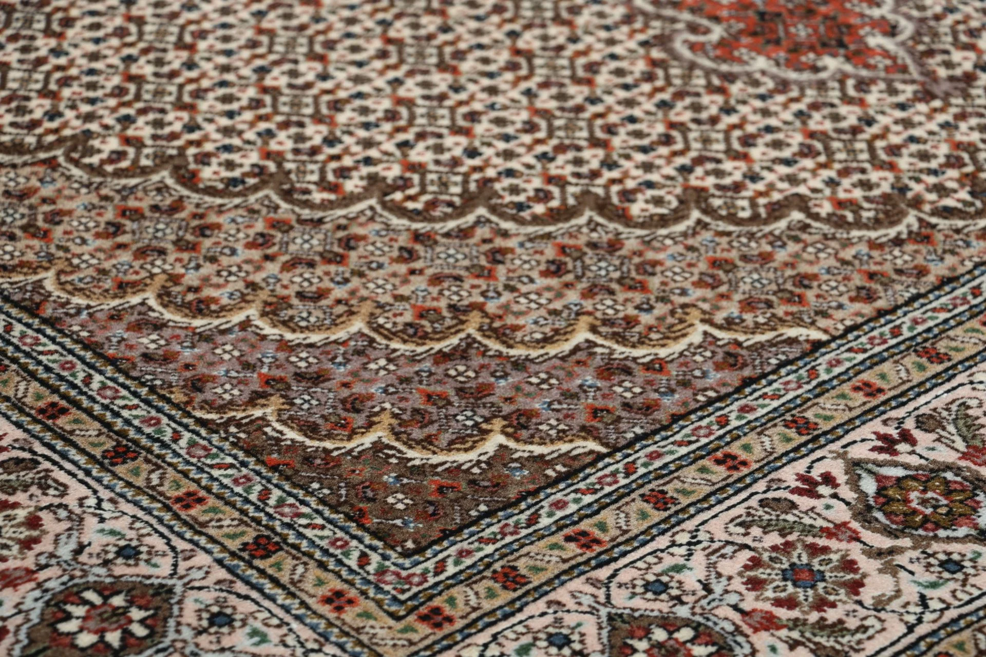 Täbriz Perserteppich aus Iran, 170 × 242 cm