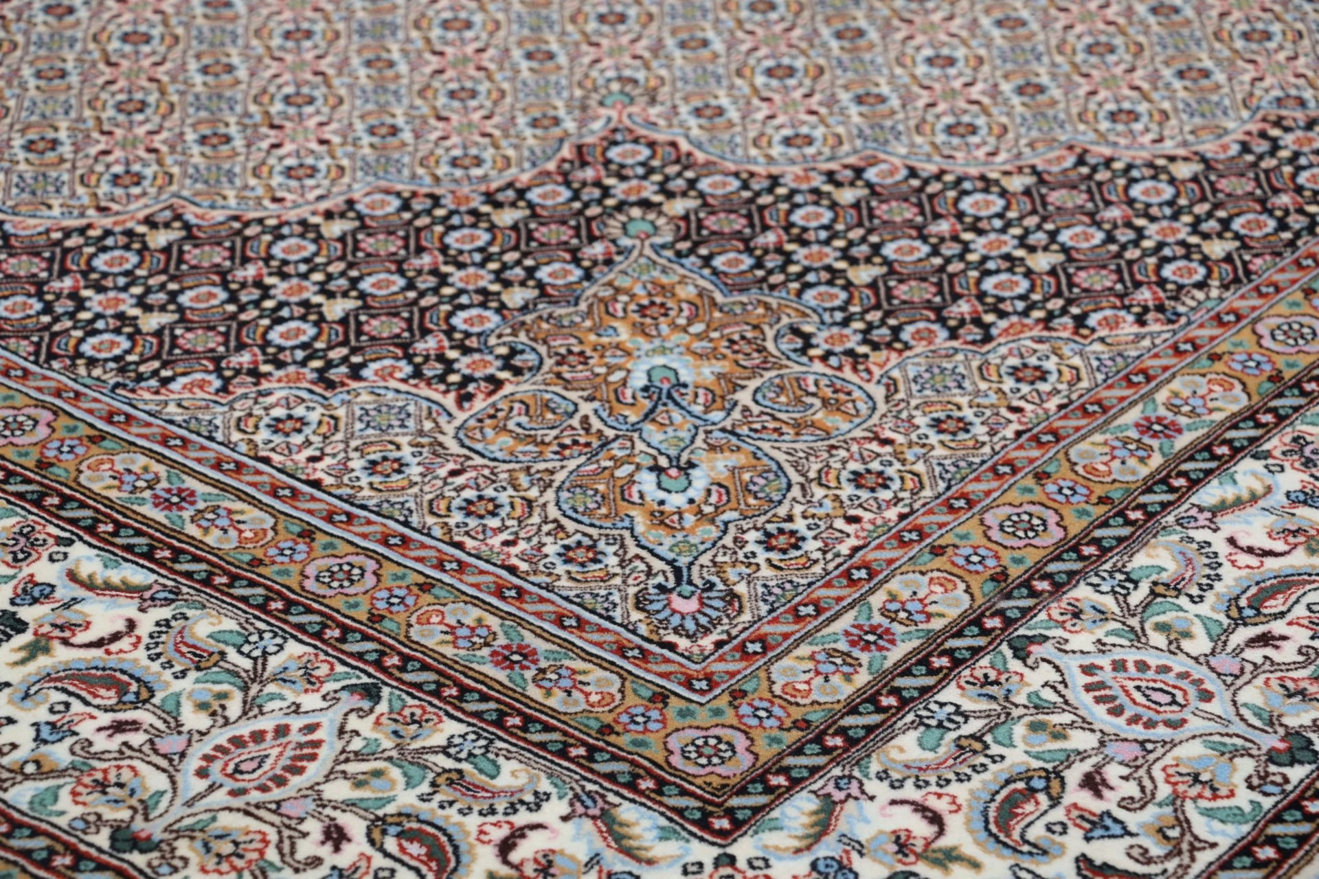 Handgeknüpfter Moud Perserteppich 253 × 350 cm
