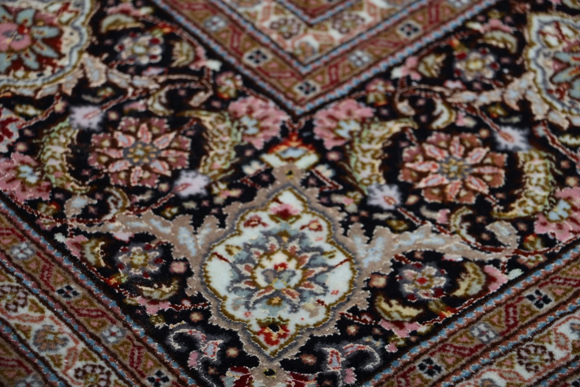 Handgeknüpfter Täbriz Perserteppich, 205 × 261 cm, Wolle & Seide