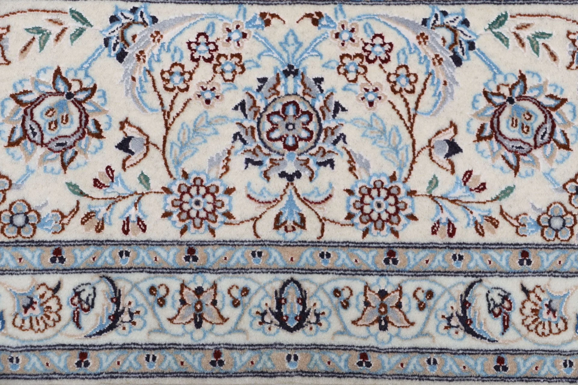 Handgeknüpfter Nain Perserteppich, 203 × 260 cm, Wolle & Seide