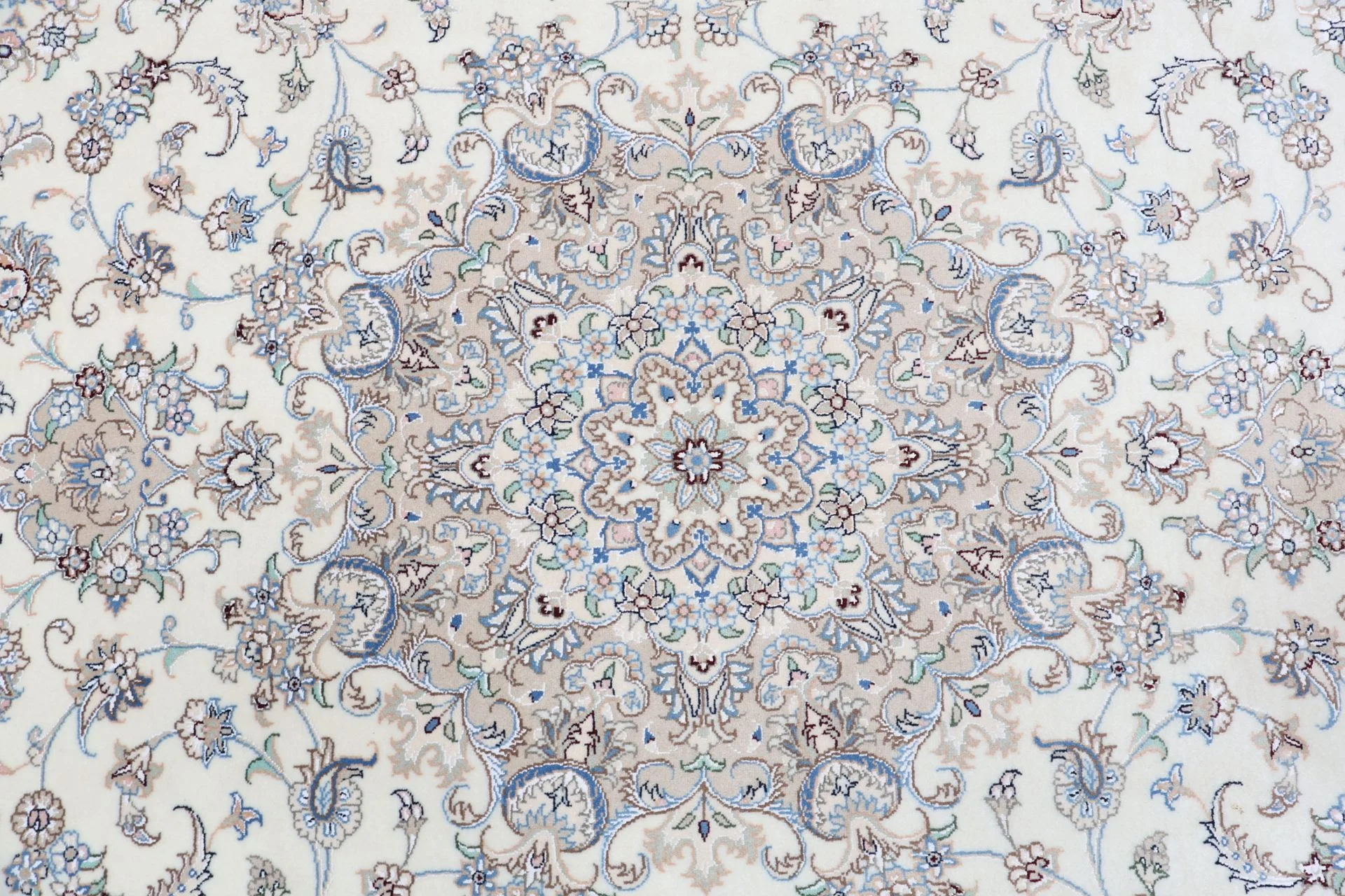 Handgeknüpfter Nain Perserteppich 250 × 305 cm