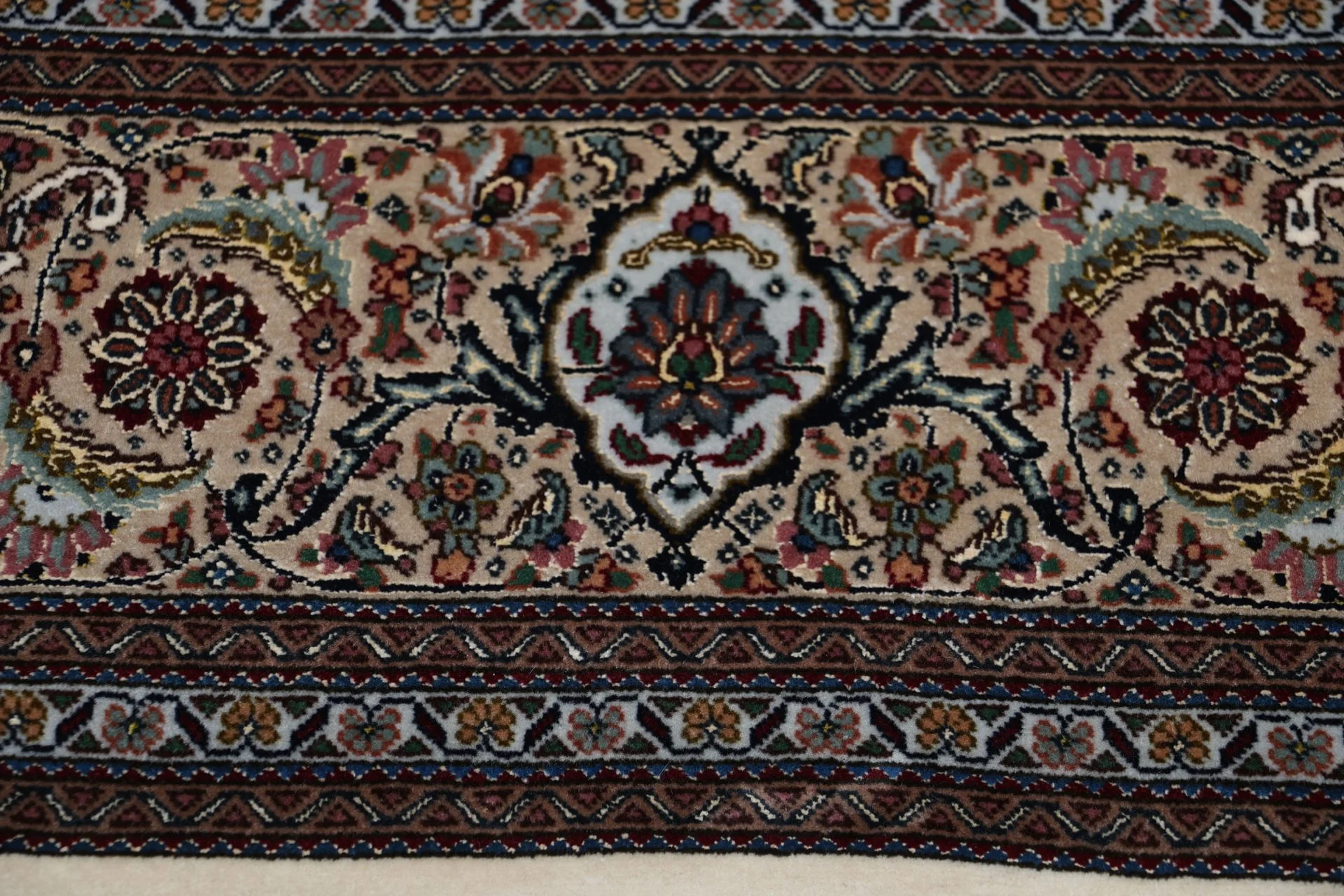 Täbriz Perserteppich aus Iran, 198 × 260 cm