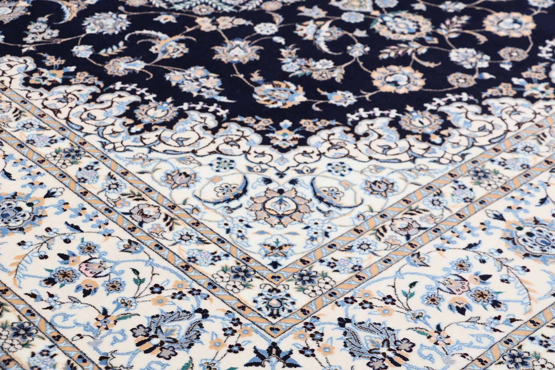 Handgeknüpfter Nain Perserteppich, 210 × 263 cm, Wolle & Seide