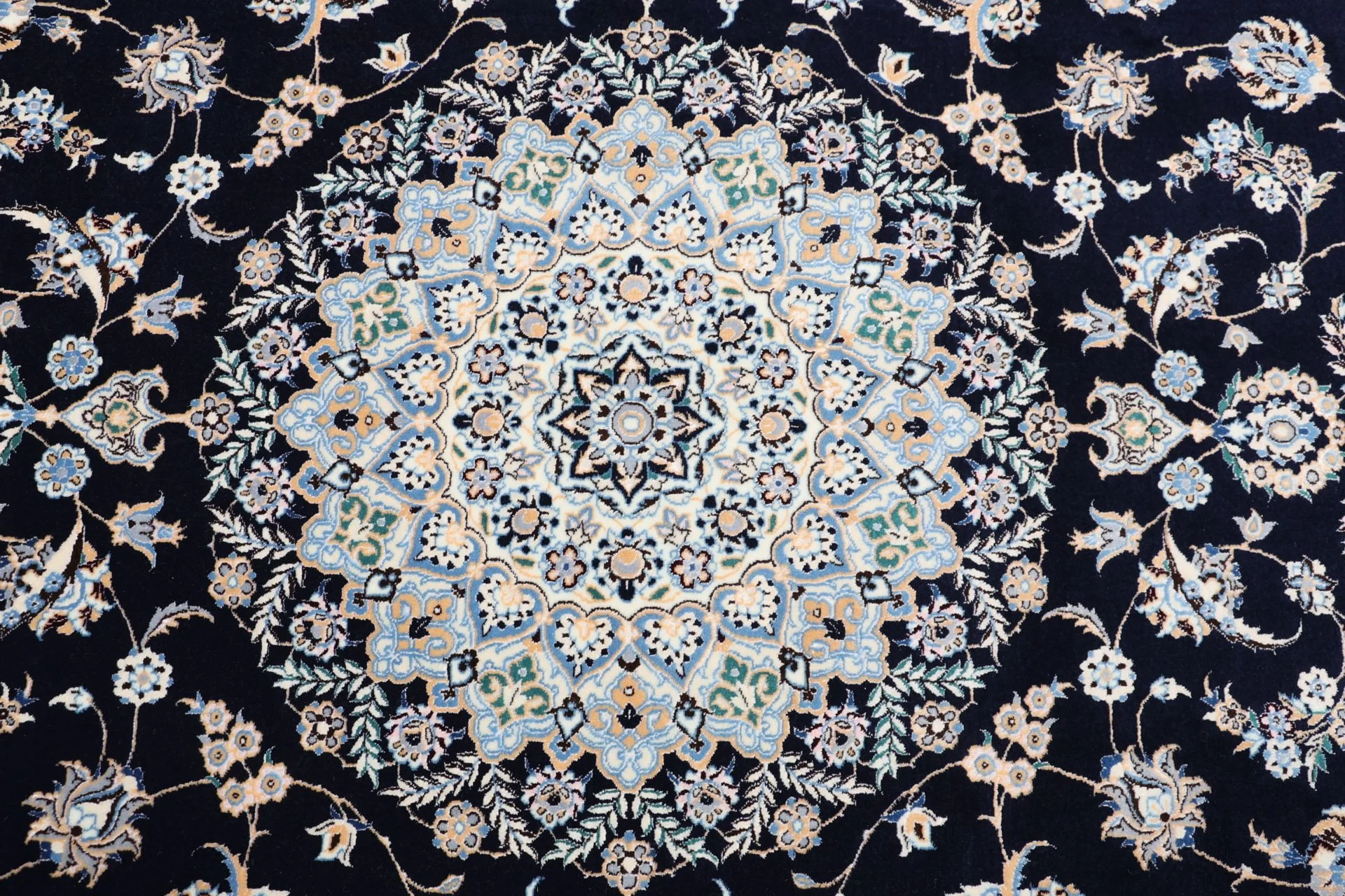 Handgeknüpfter Nain Perserteppich, 210 × 263 cm, Wolle & Seide