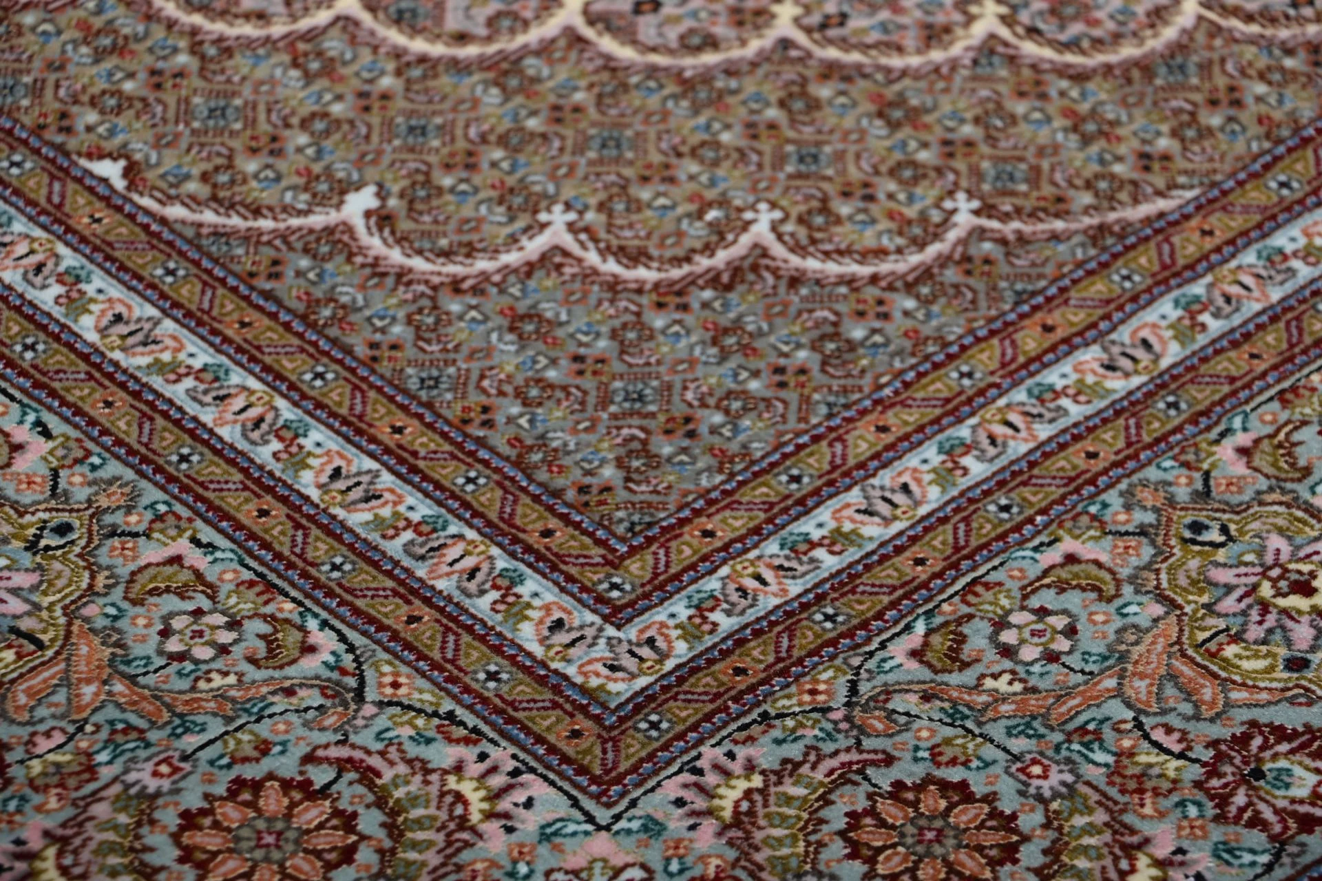 Täbriz Perserteppich 203 × 210 cm aus Wolle & Seide, handgeknüpft