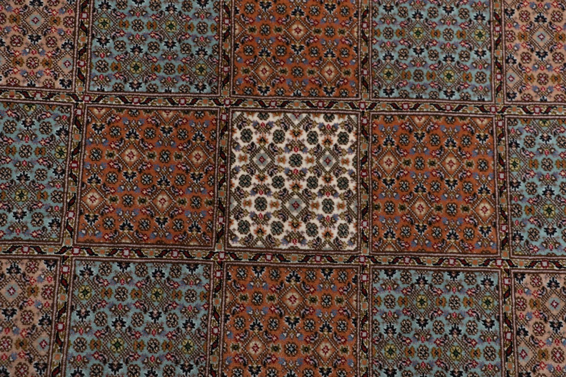 Handgeknüpfter Täbriz Perserteppich 205 × 250 cm
