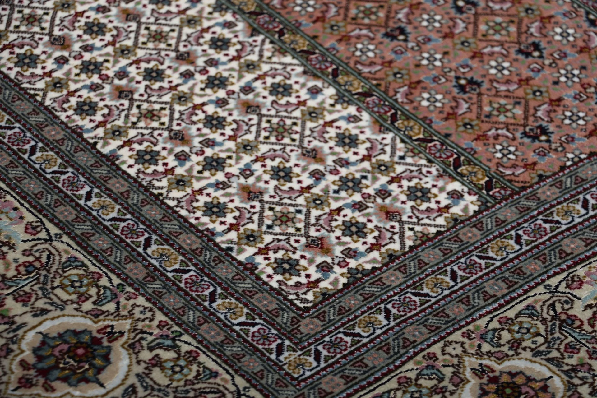 Täbriz Perserteppich 202 × 265 cm aus Wolle & Seide, handgeknüpft