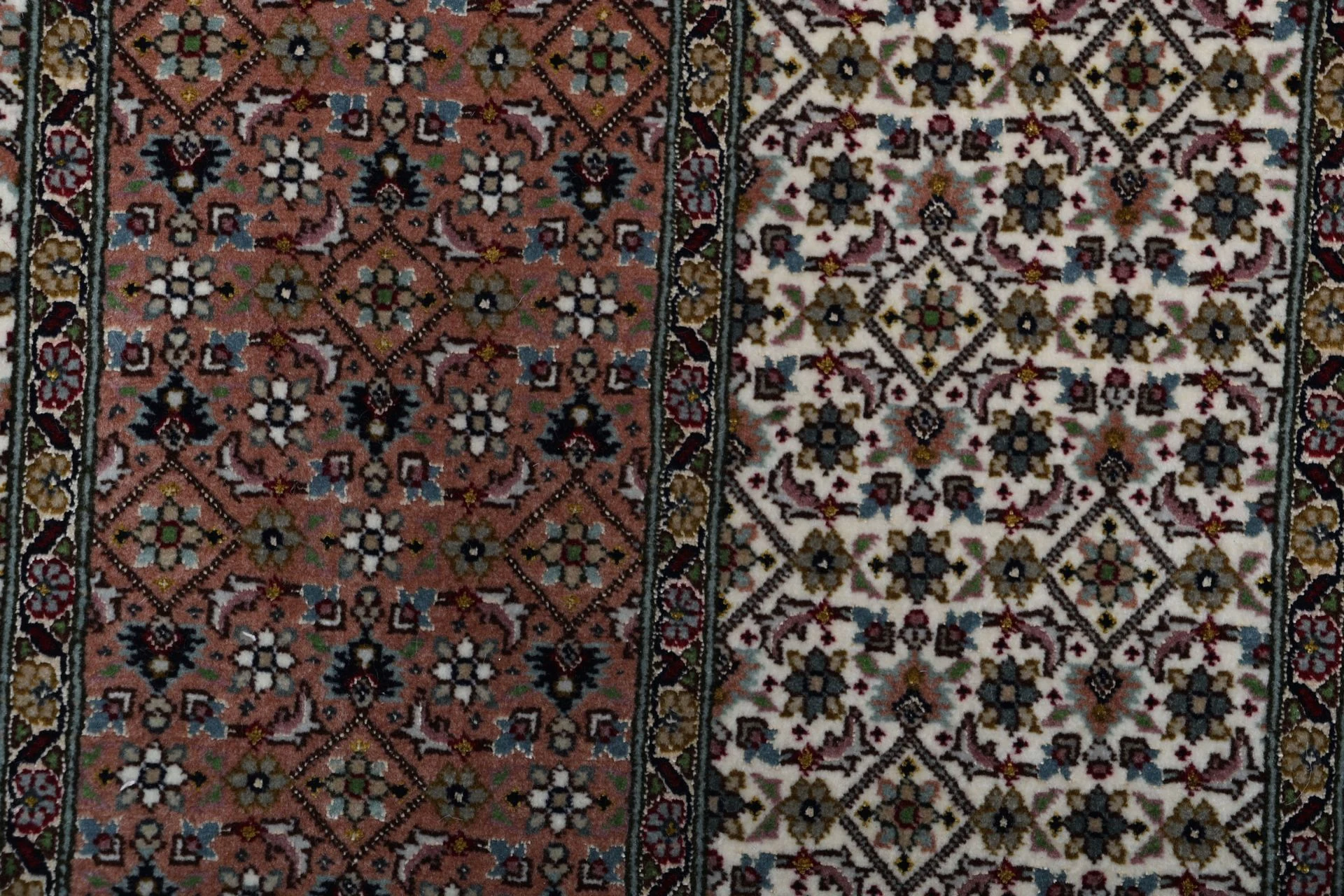 Täbriz Perserteppich 202 × 265 cm aus Wolle & Seide, handgeknüpft