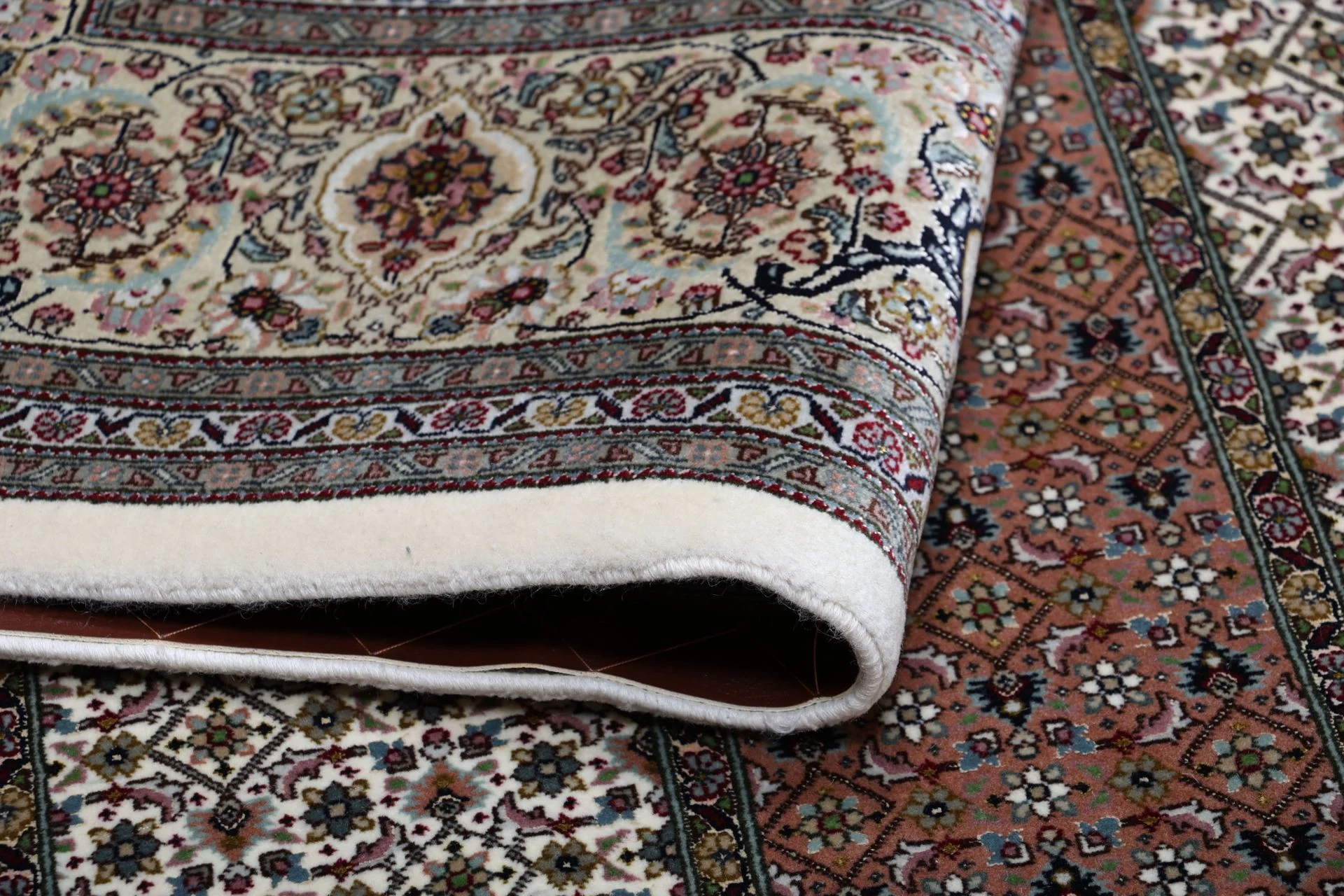 Täbriz Perserteppich 202 × 265 cm aus Wolle & Seide, handgeknüpft