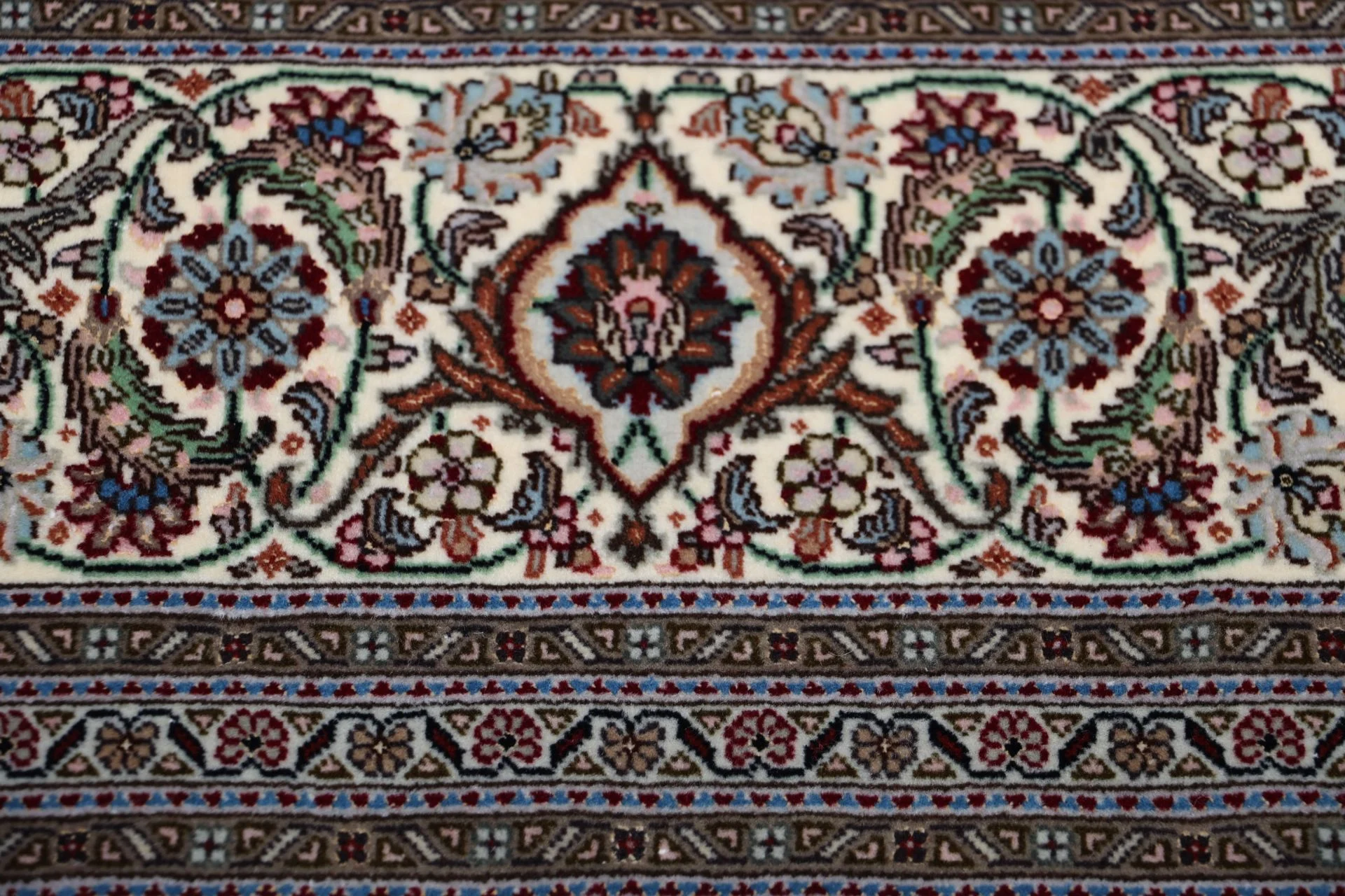 Handgeknüpfter Täbriz Perserteppich, 210 × 255 cm, Wolle & Seide
