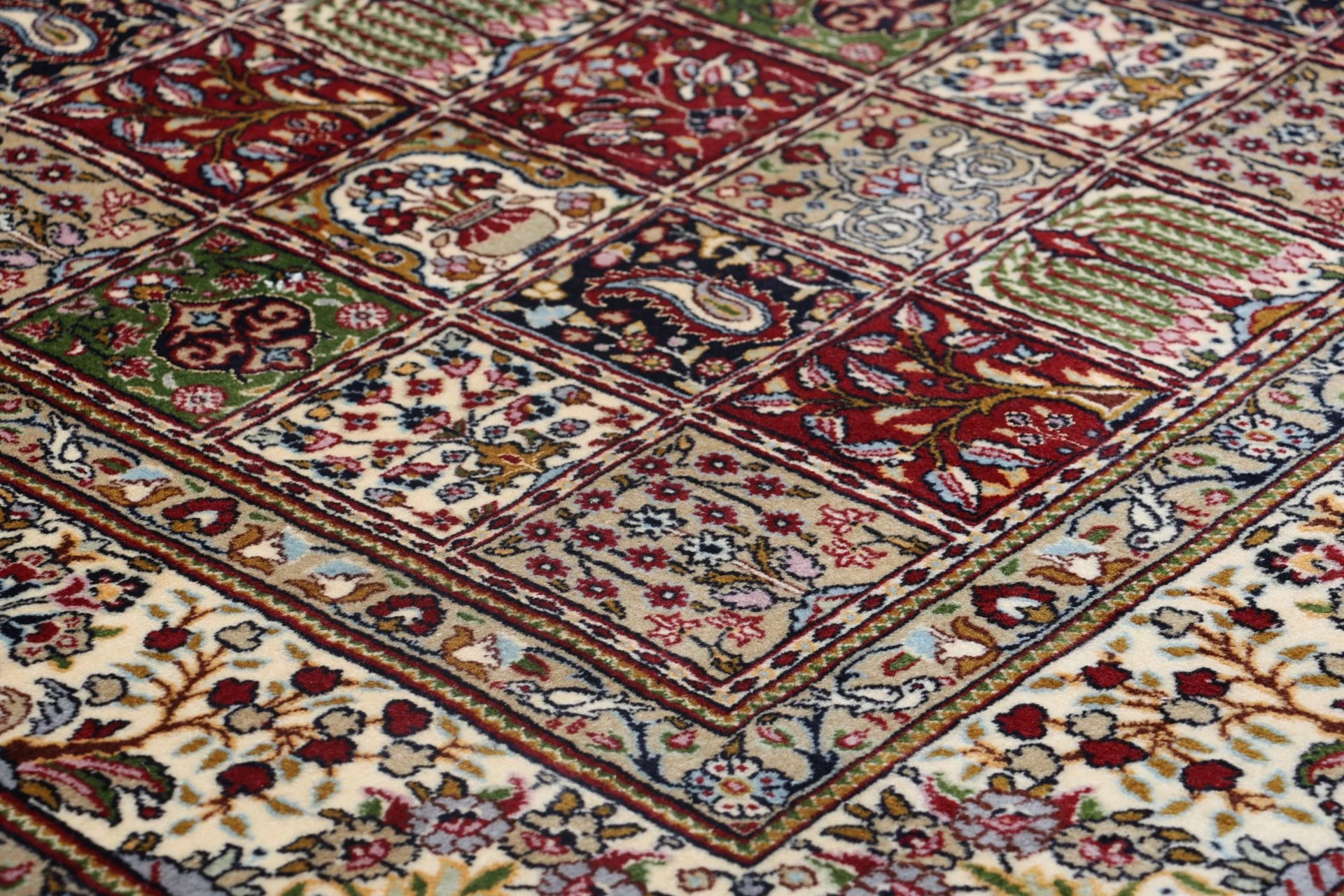 Moud Perserteppich aus Iran, 197 × 306 cm