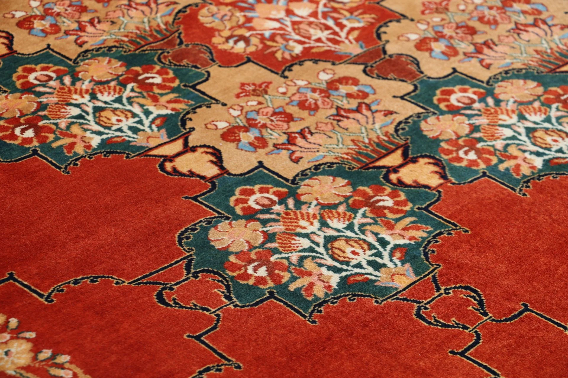 Handgeknüpfter Bakhtiari Perserteppich 220 × 308 cm