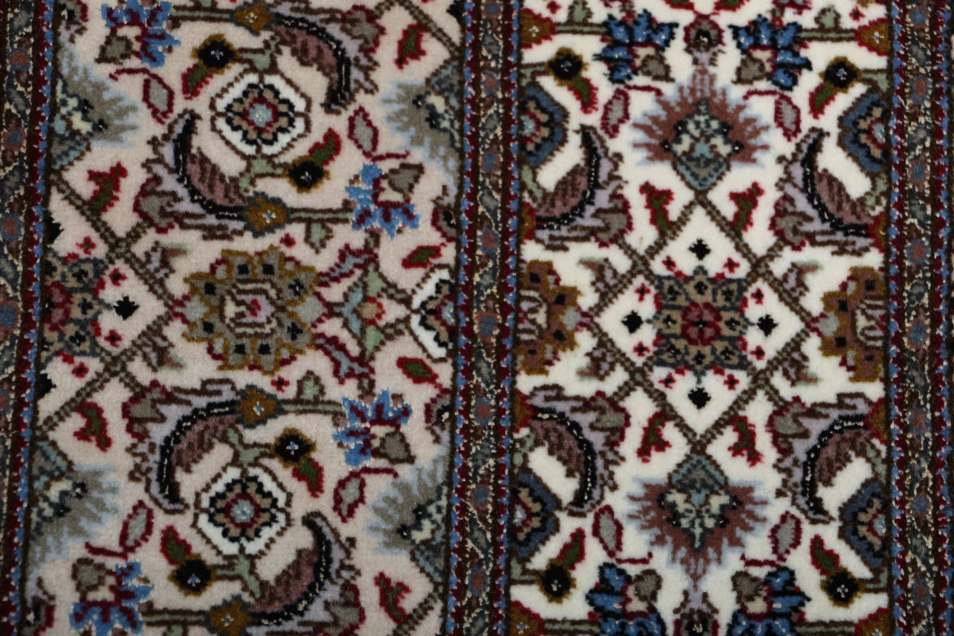 Handgeknüpfter Täbriz Perserteppich 193 × 253 cm