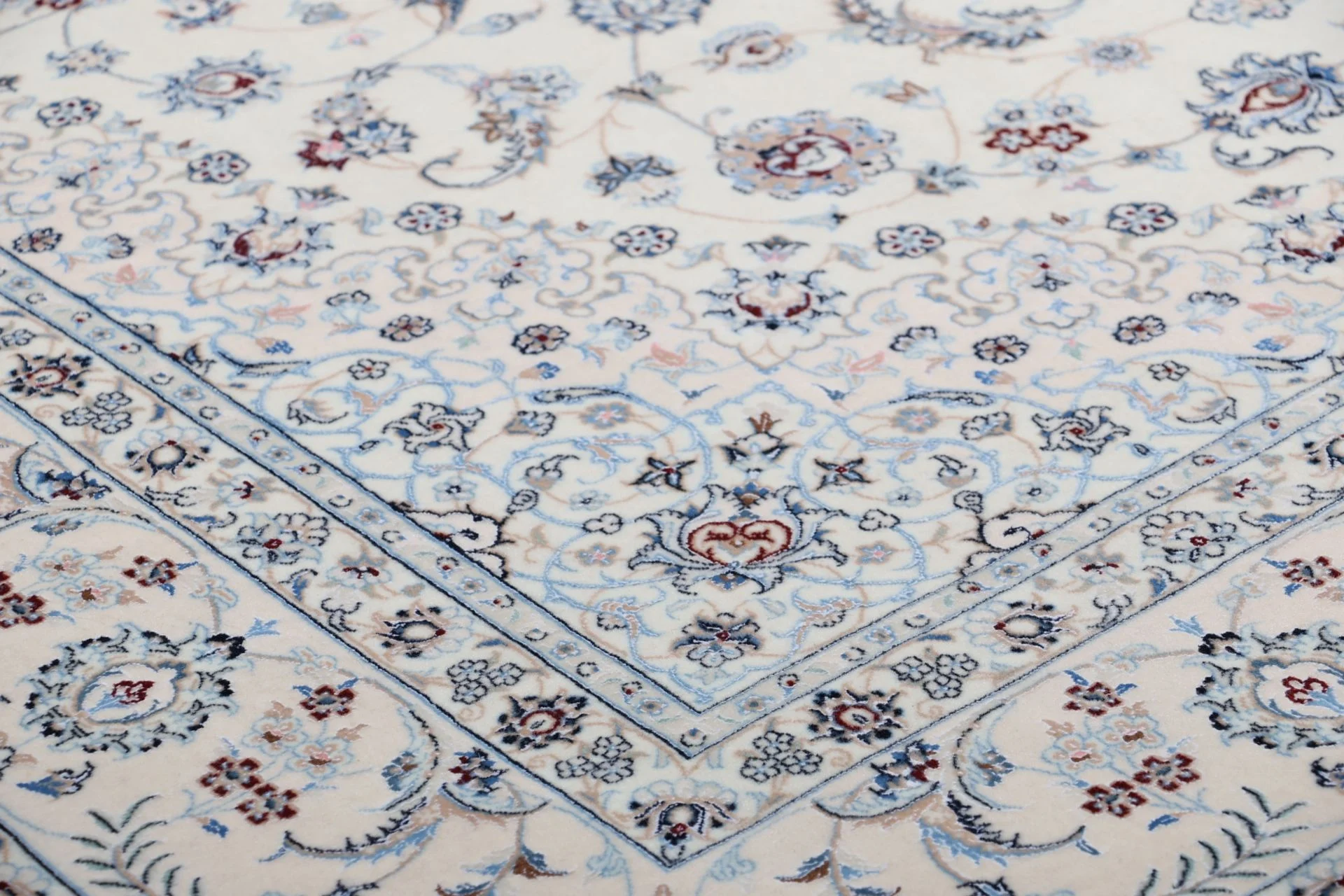 perserteppich-nain-198-x-243-cm-schurwolle-und-seide-handgeknupft-11 Nain Perserteppich aus Iran, 198 × 243 cm
