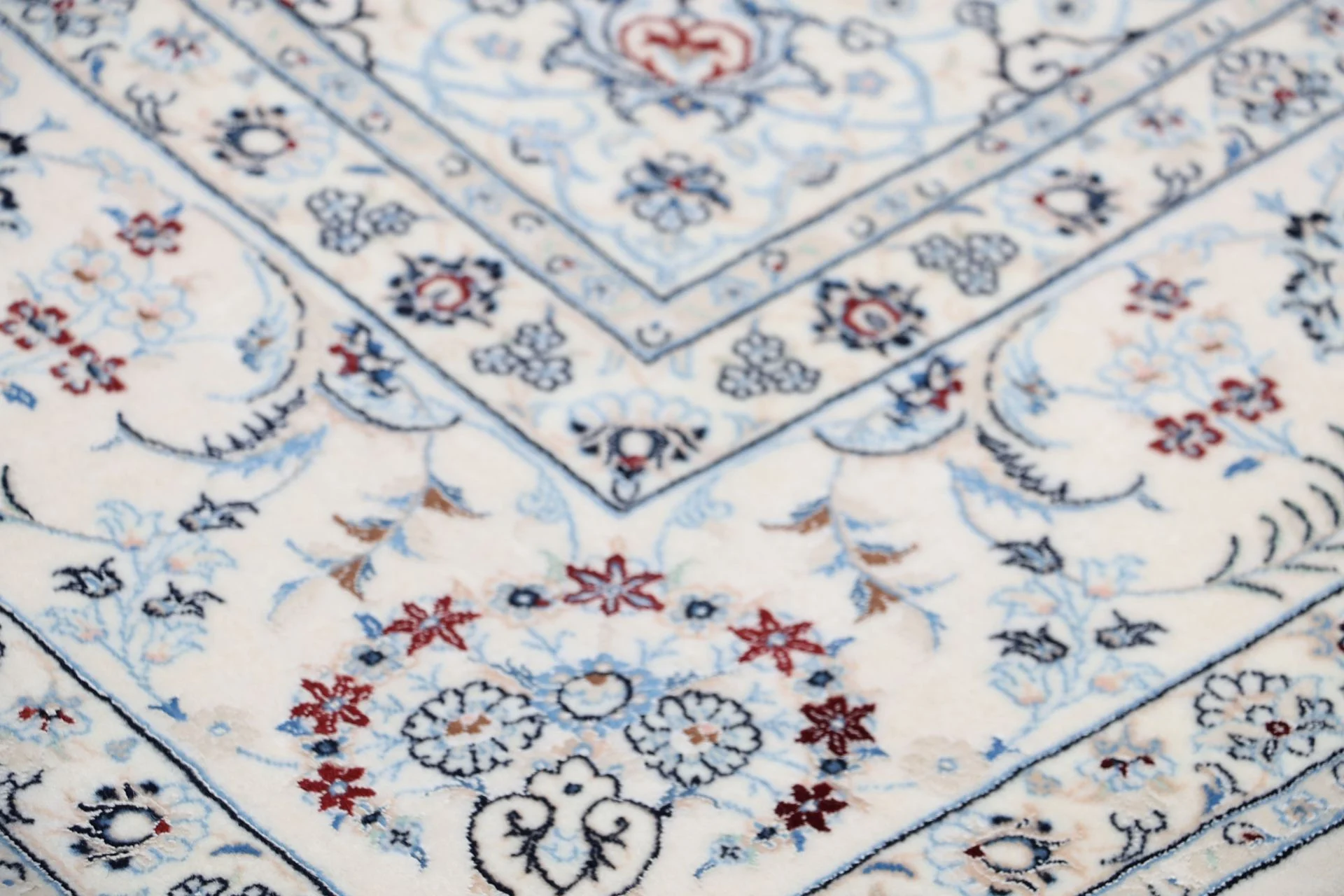 Nain Perserteppich aus Iran, 200 × 249 cm