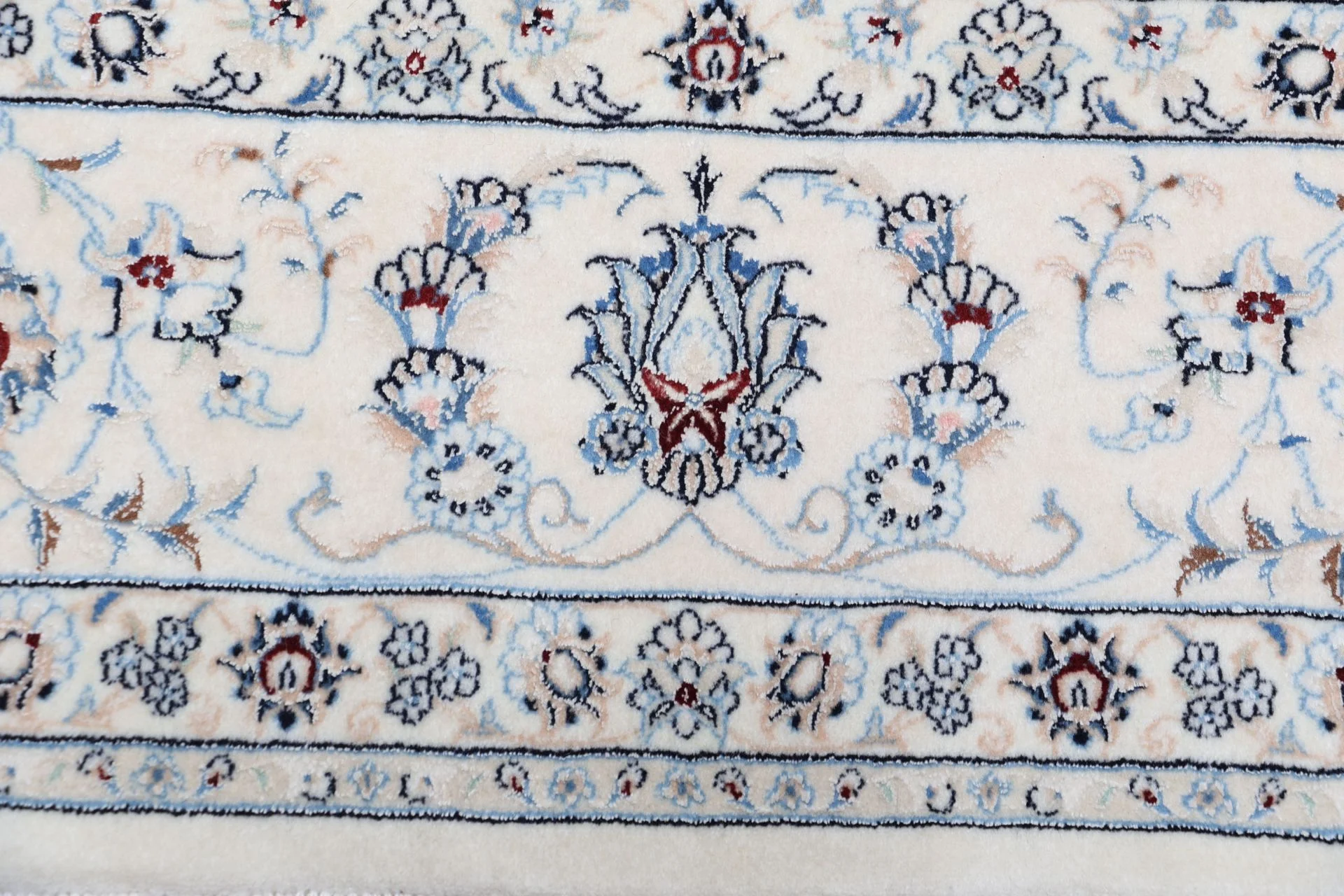 Nain Perserteppich aus Iran, 200 × 249 cm