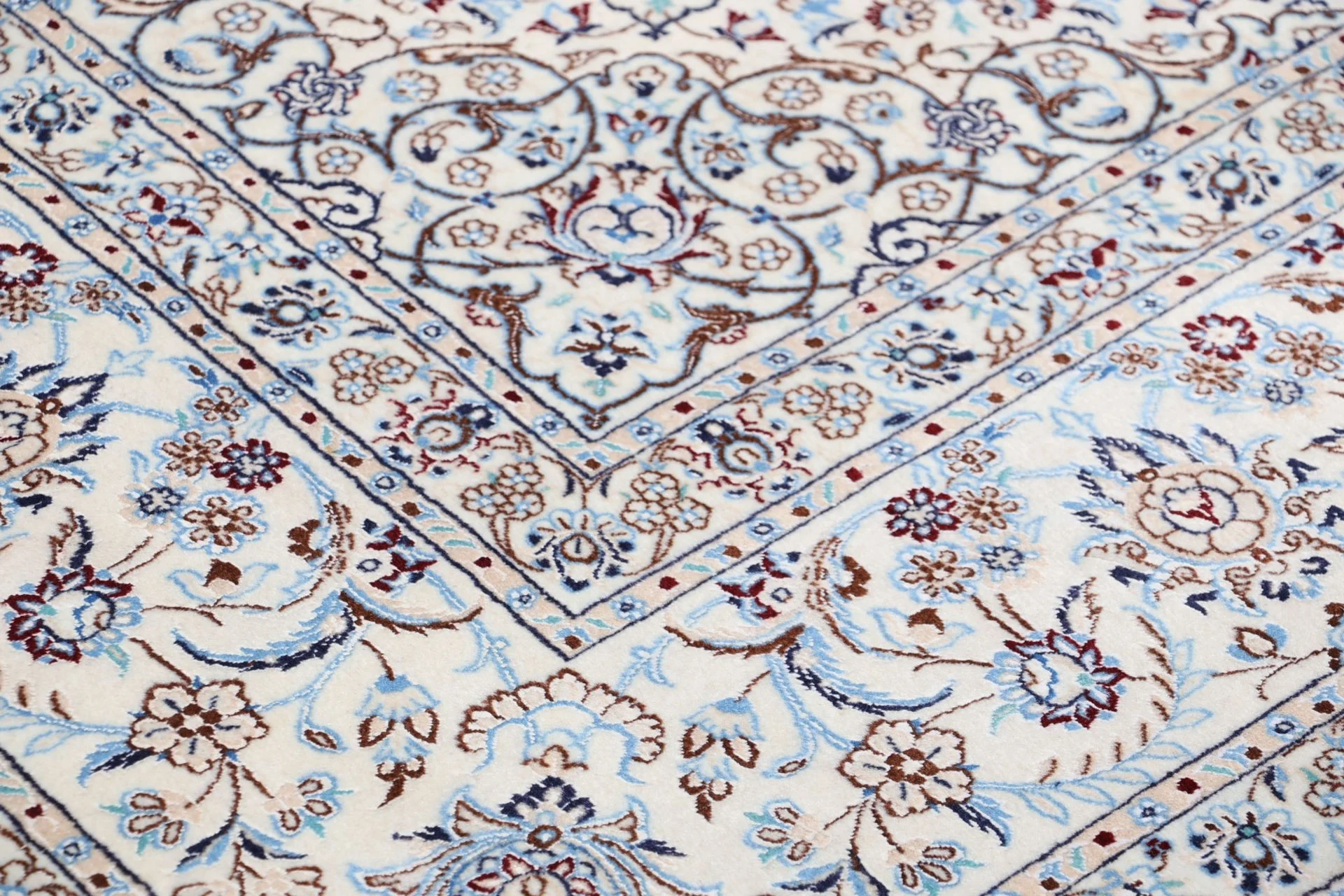 Handgeknüpfter Nain Perserteppich, 203 × 255 cm, Wolle & Seide