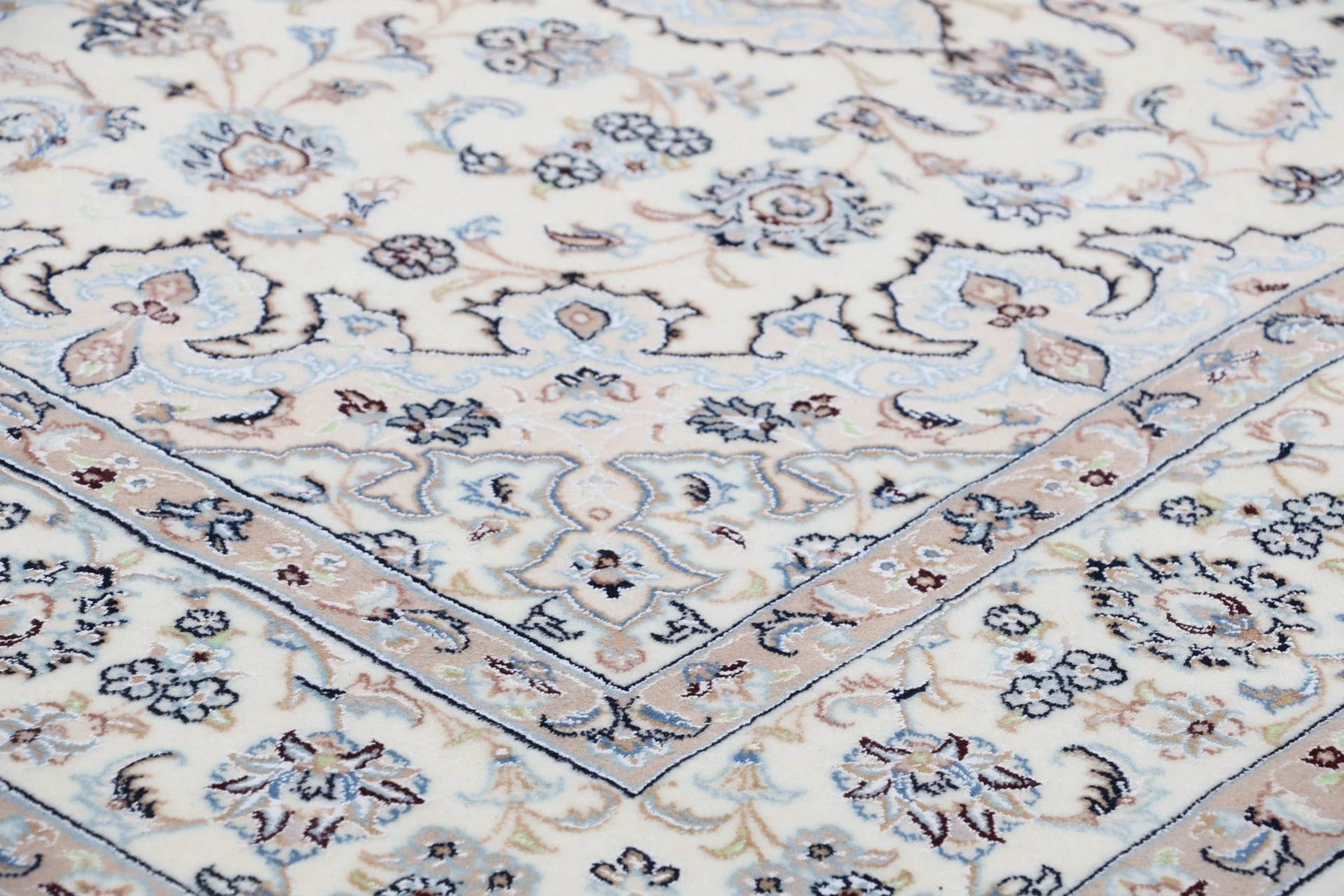 Nain Perserteppich 174 × 247 cm aus Wolle & Seide, handgeknüpft