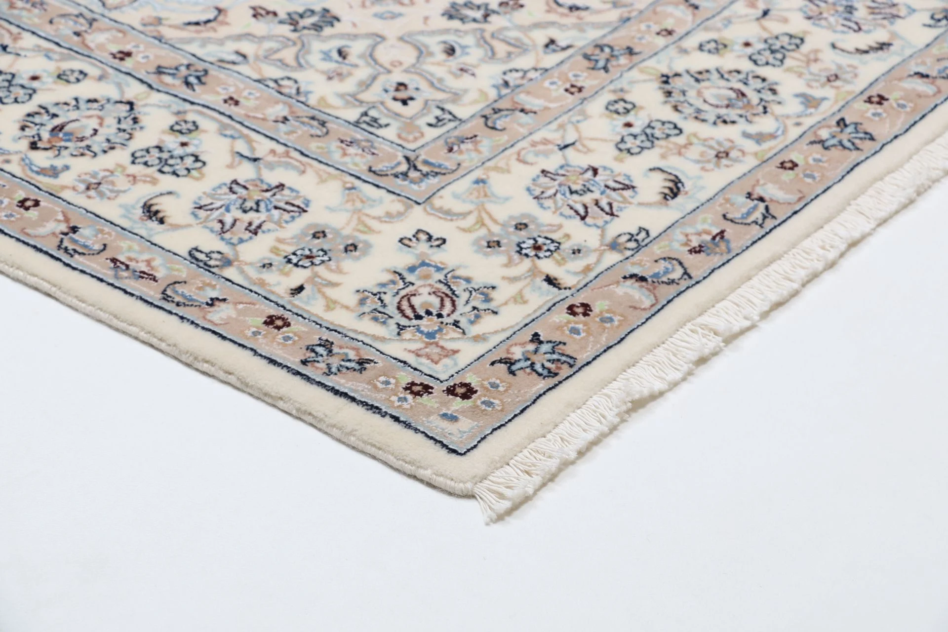 Nain Perserteppich 174 × 247 cm aus Wolle & Seide, handgeknüpft