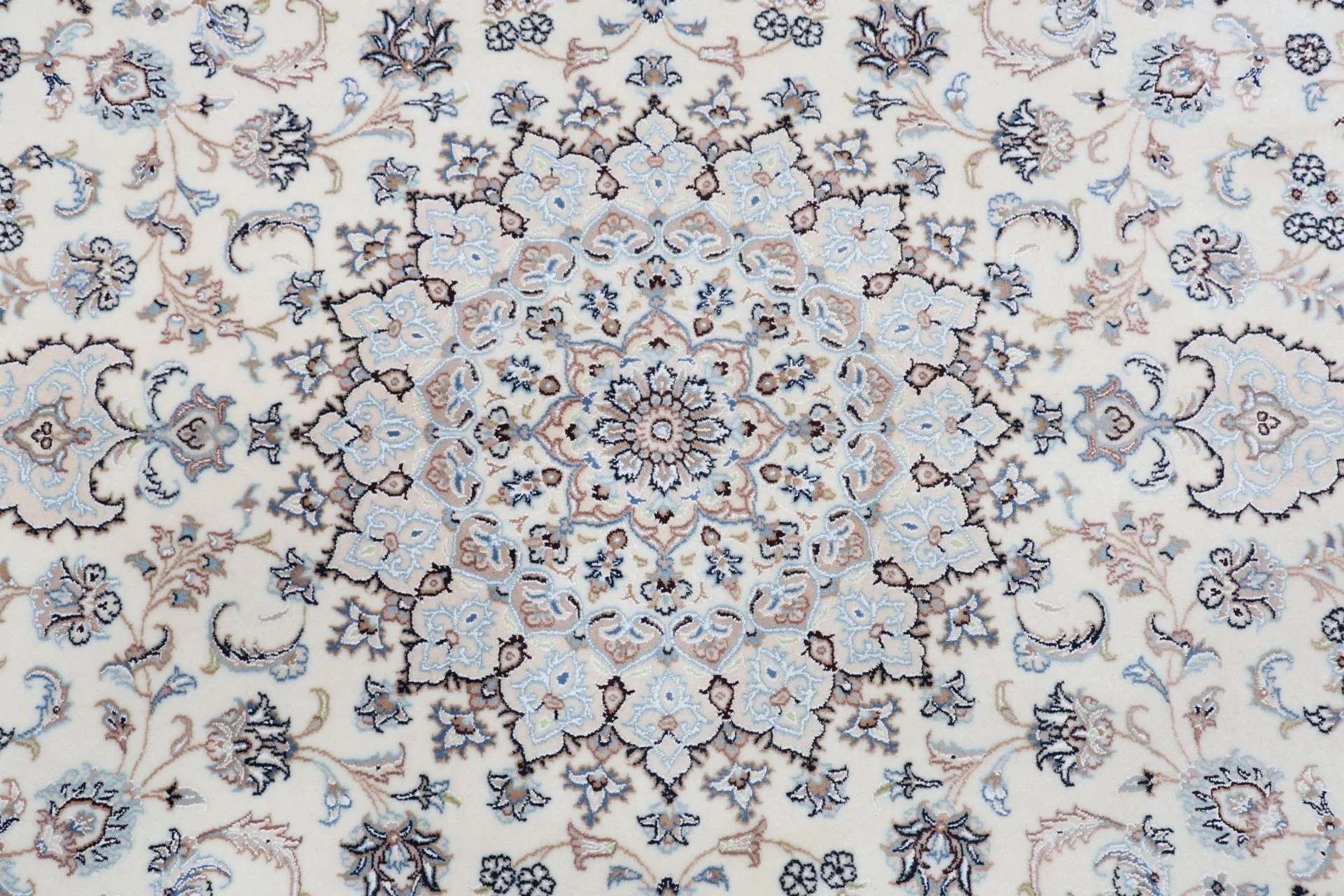 Nain Perserteppich 174 × 247 cm aus Wolle & Seide, handgeknüpft
