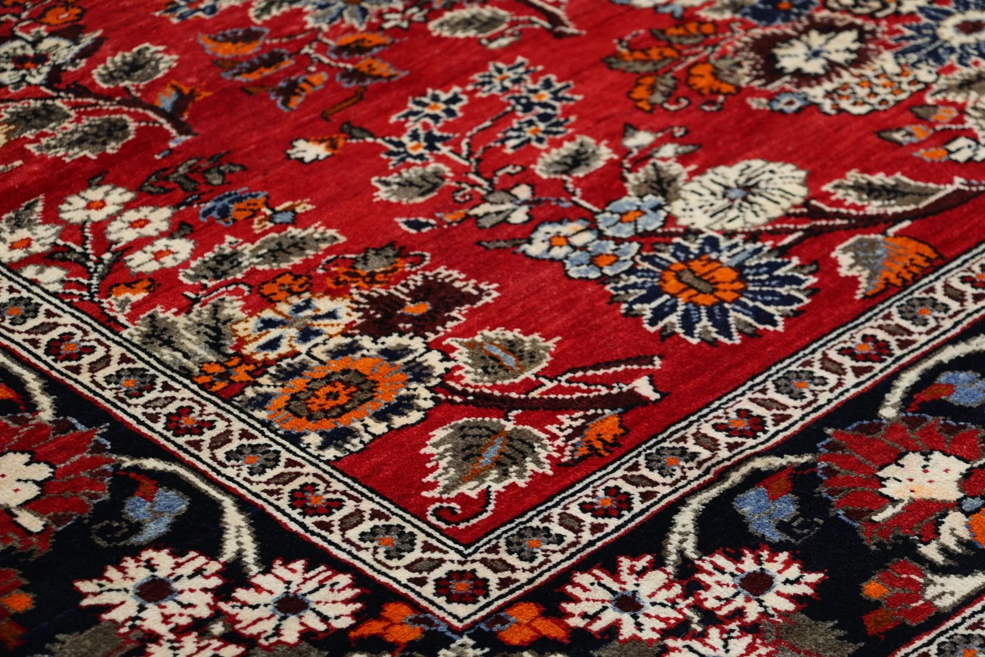 Bakhtiari Perserteppich 211 × 308 cm aus Wolle, handgeknüpft