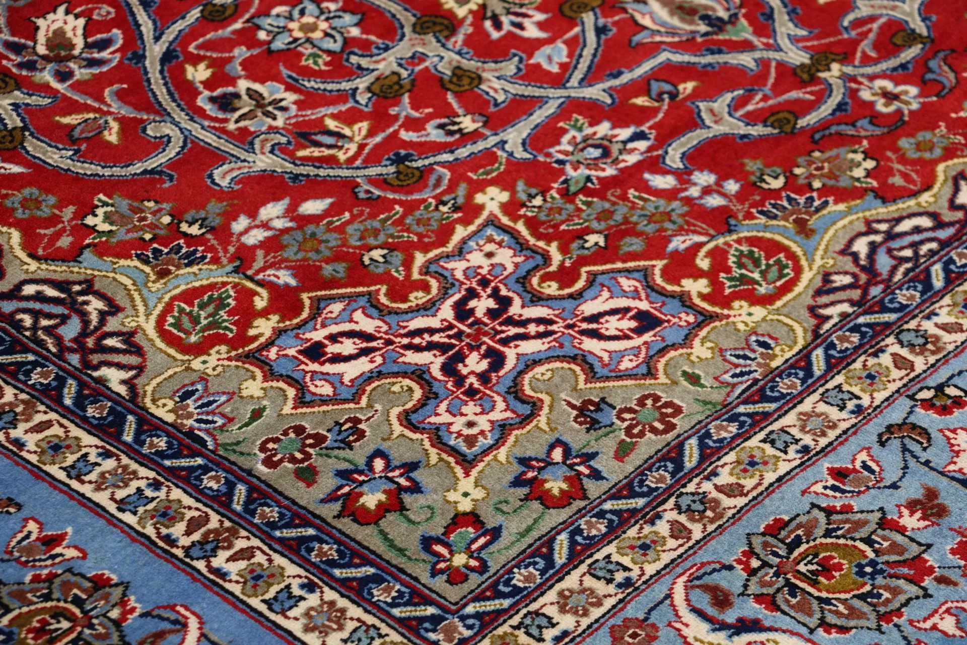 Handgeknüpfter Isfahan Perserteppich 212 × 324 cm