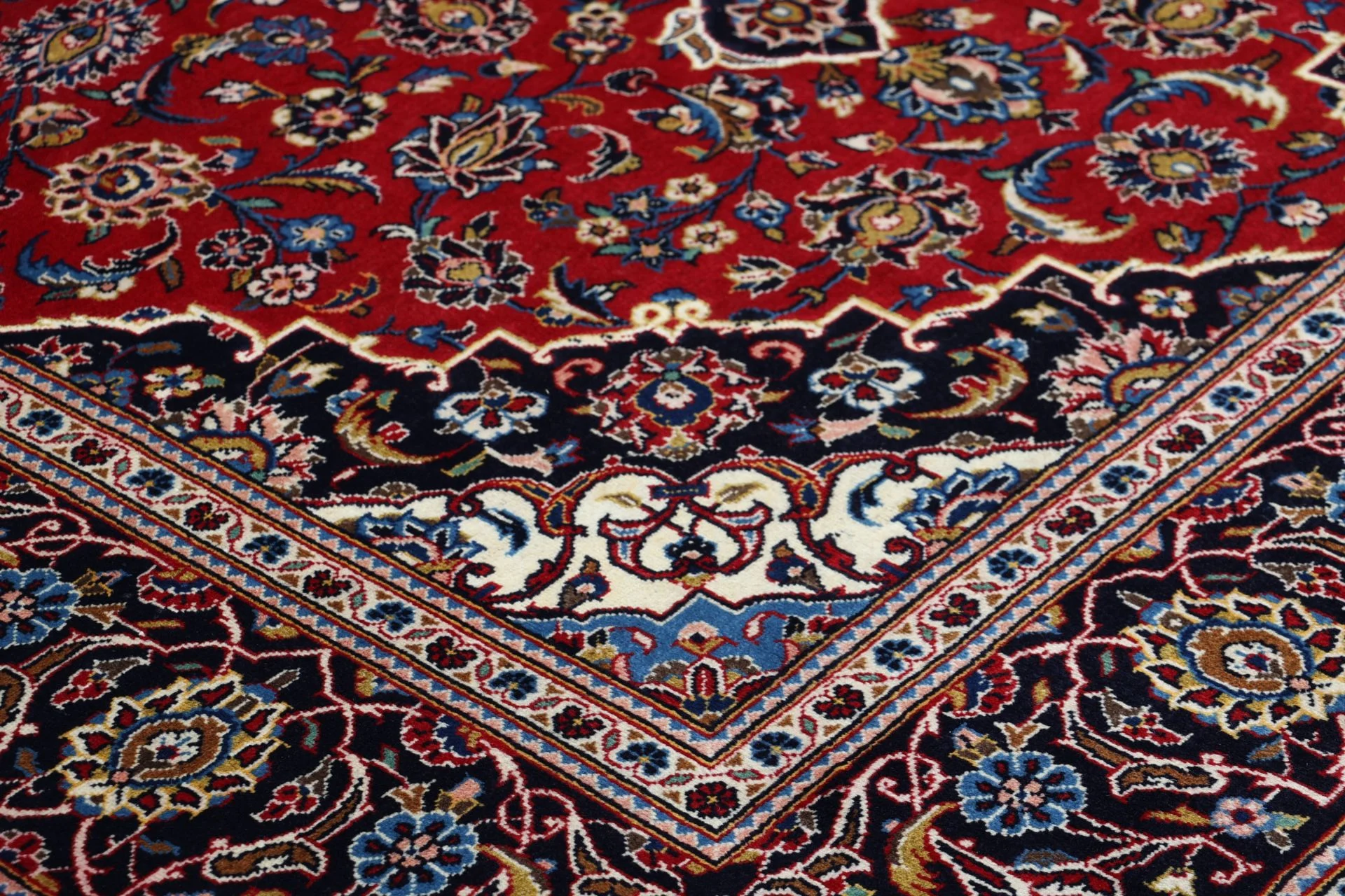 Kashan Perserteppich aus Iran, 198 × 316 cm