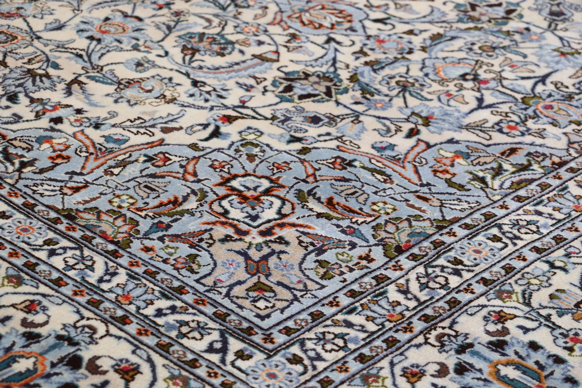 Handgeknüpfter Kashmar Perserteppich 246 × 353 cm
