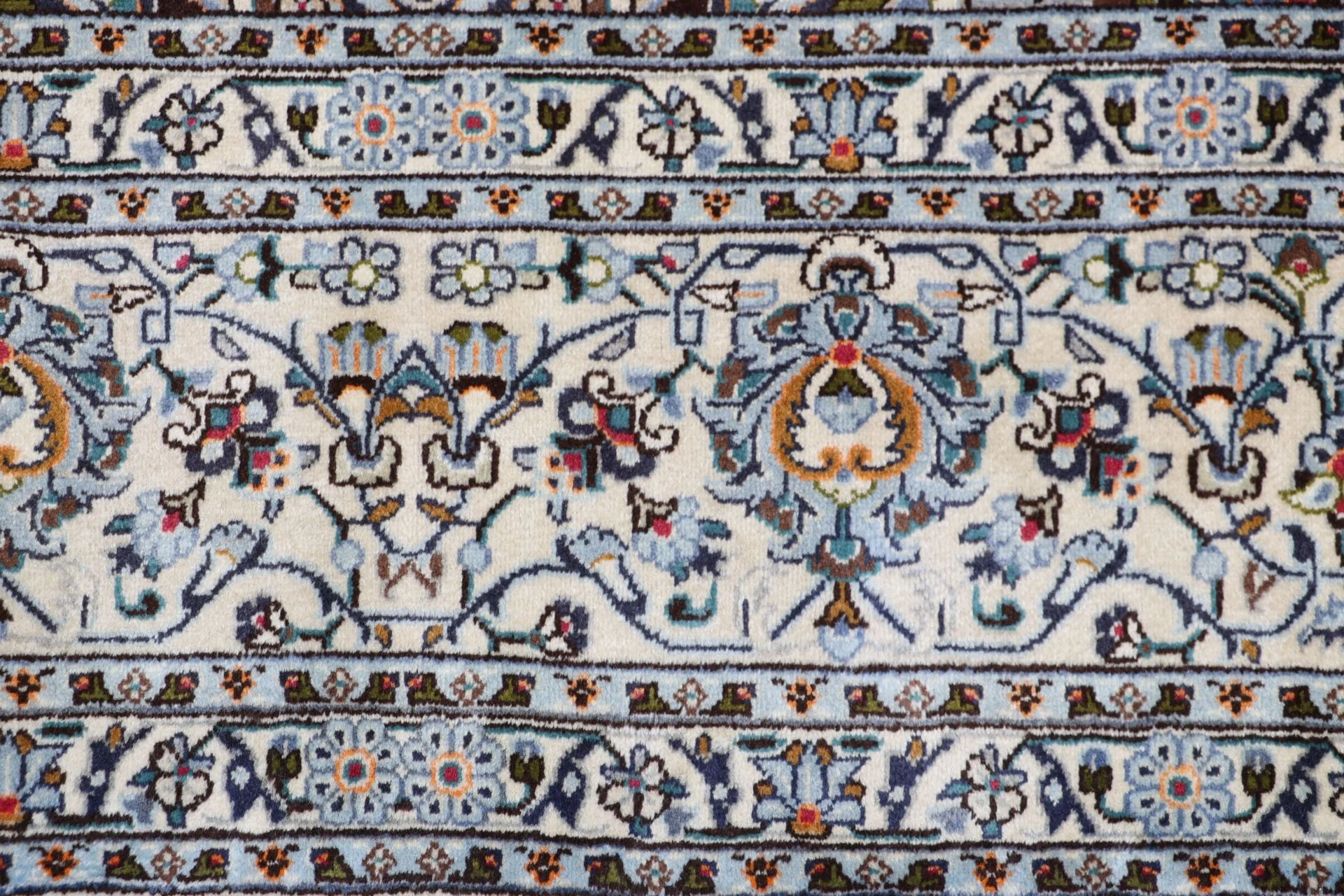 Handgeknüpfter Kashmar Perserteppich 246 × 353 cm