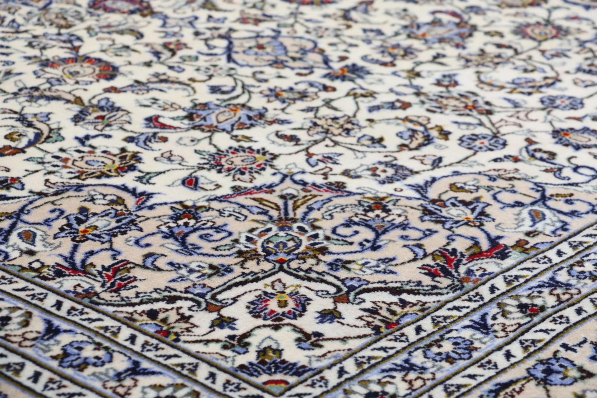 Kashan Perserteppich aus Iran, 236 × 335 cm