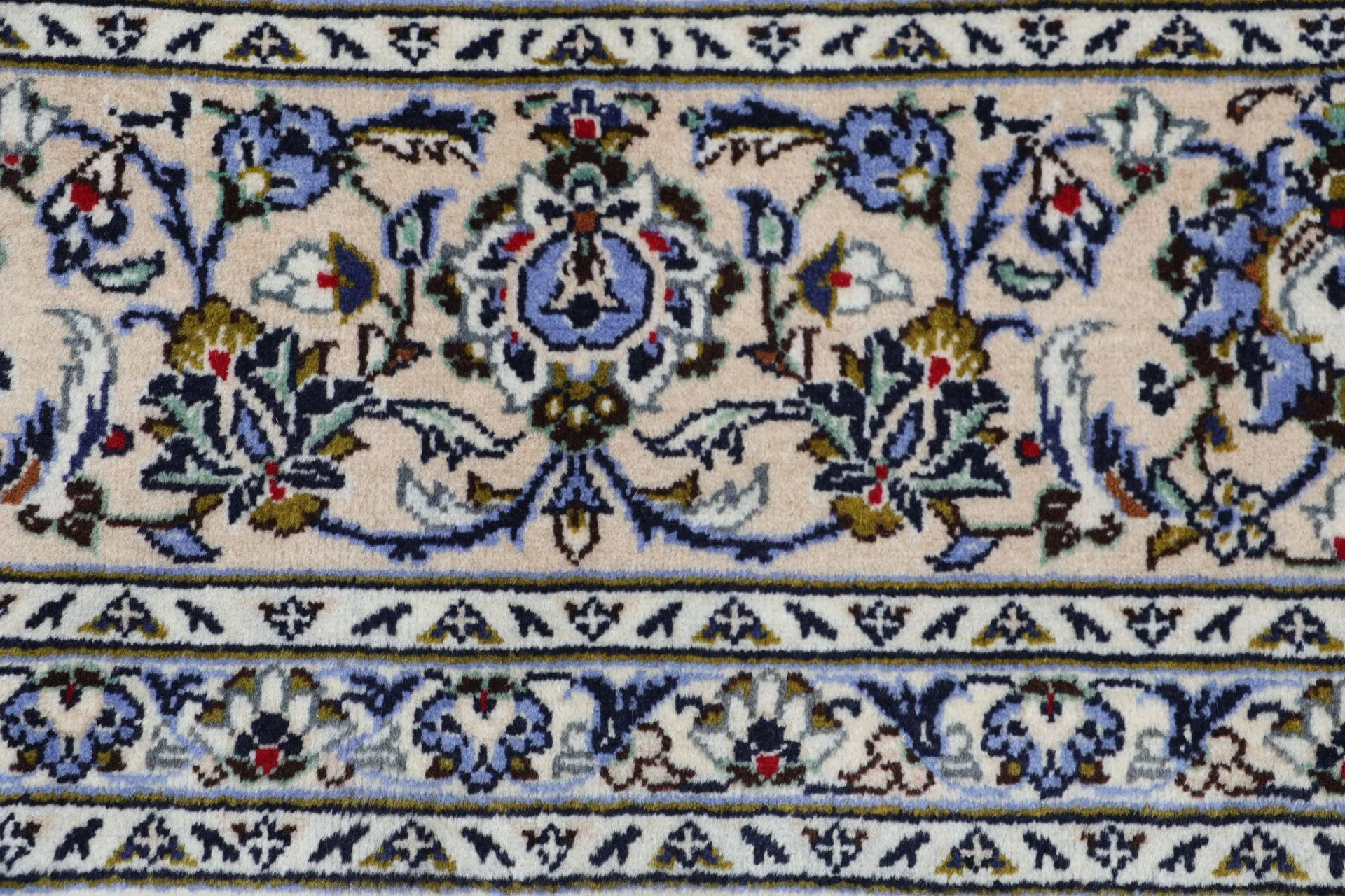Kashan Perserteppich aus Iran, 236 × 335 cm