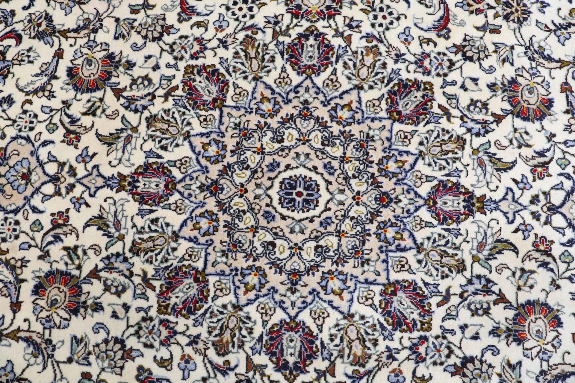 Kashan Perserteppich aus Iran, 236 × 335 cm