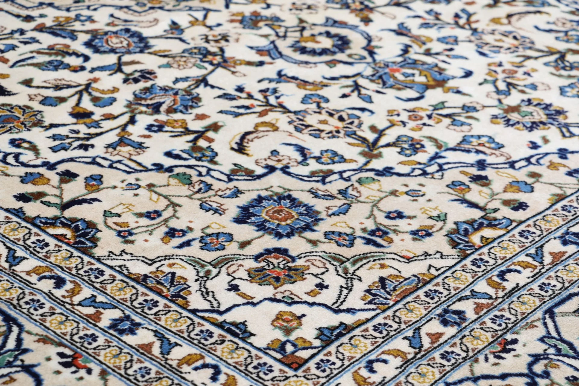 Kashan Perserteppich 243 × 348 cm aus Wolle, handgeknüpft