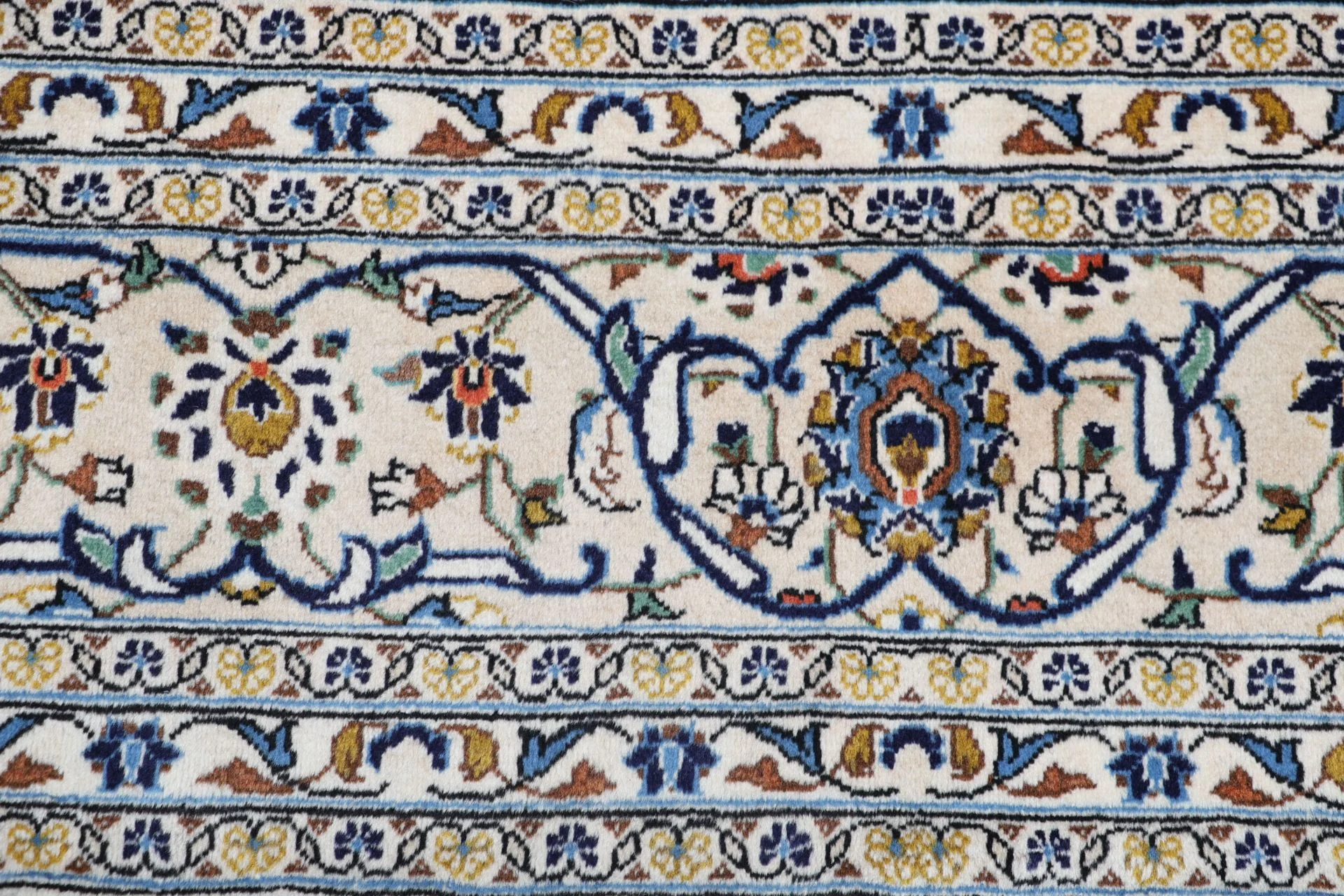 Kashan Perserteppich 243 × 348 cm aus Wolle, handgeknüpft