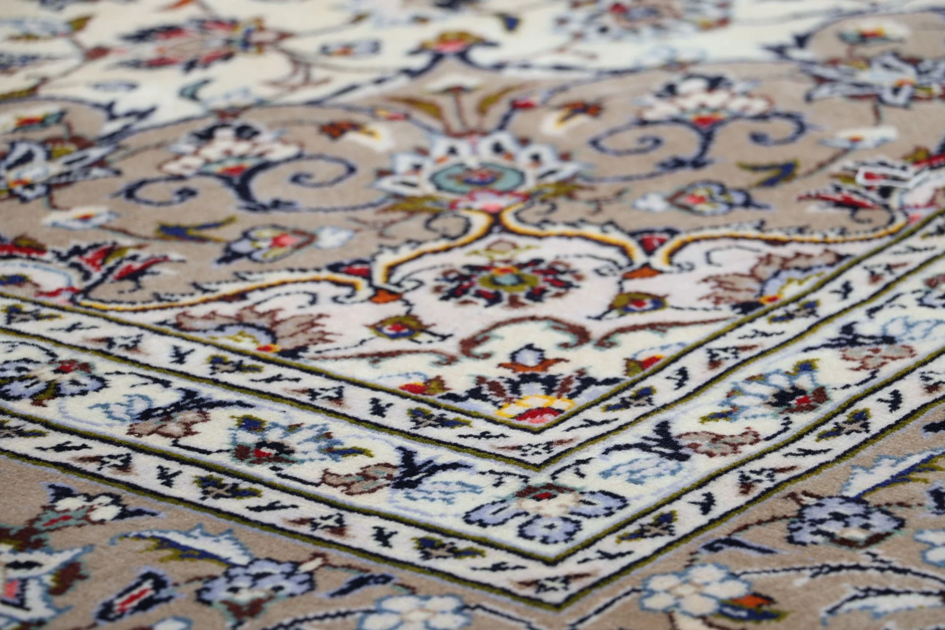 Kashan Perserteppich aus Iran, 253 × 345 cm