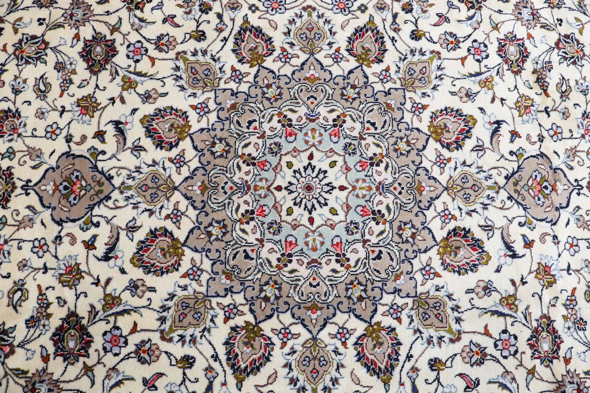Kashan Perserteppich aus Iran, 253 × 345 cm