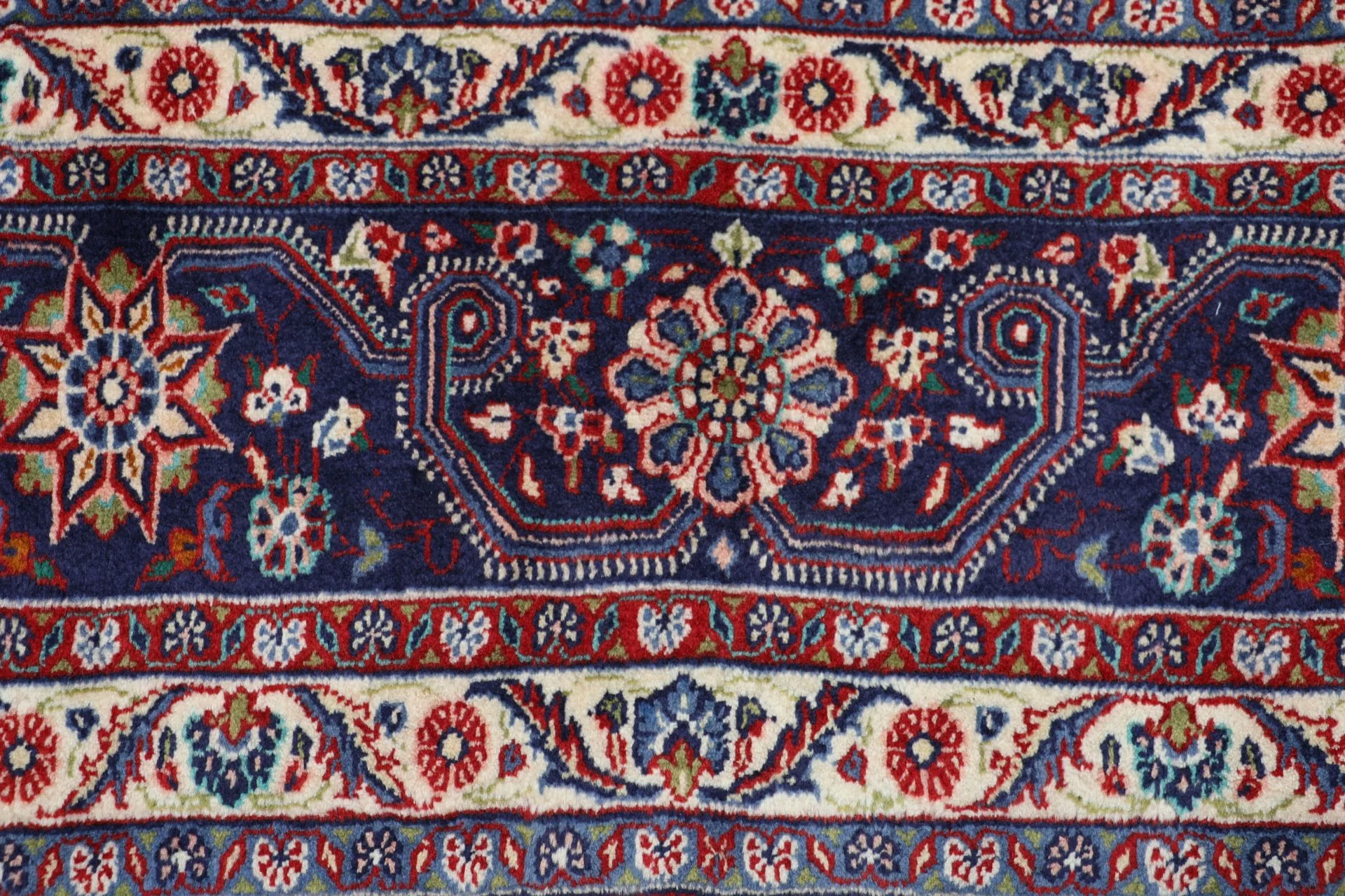 Handgeknüpfter Perserteppich 222 × 330 cm