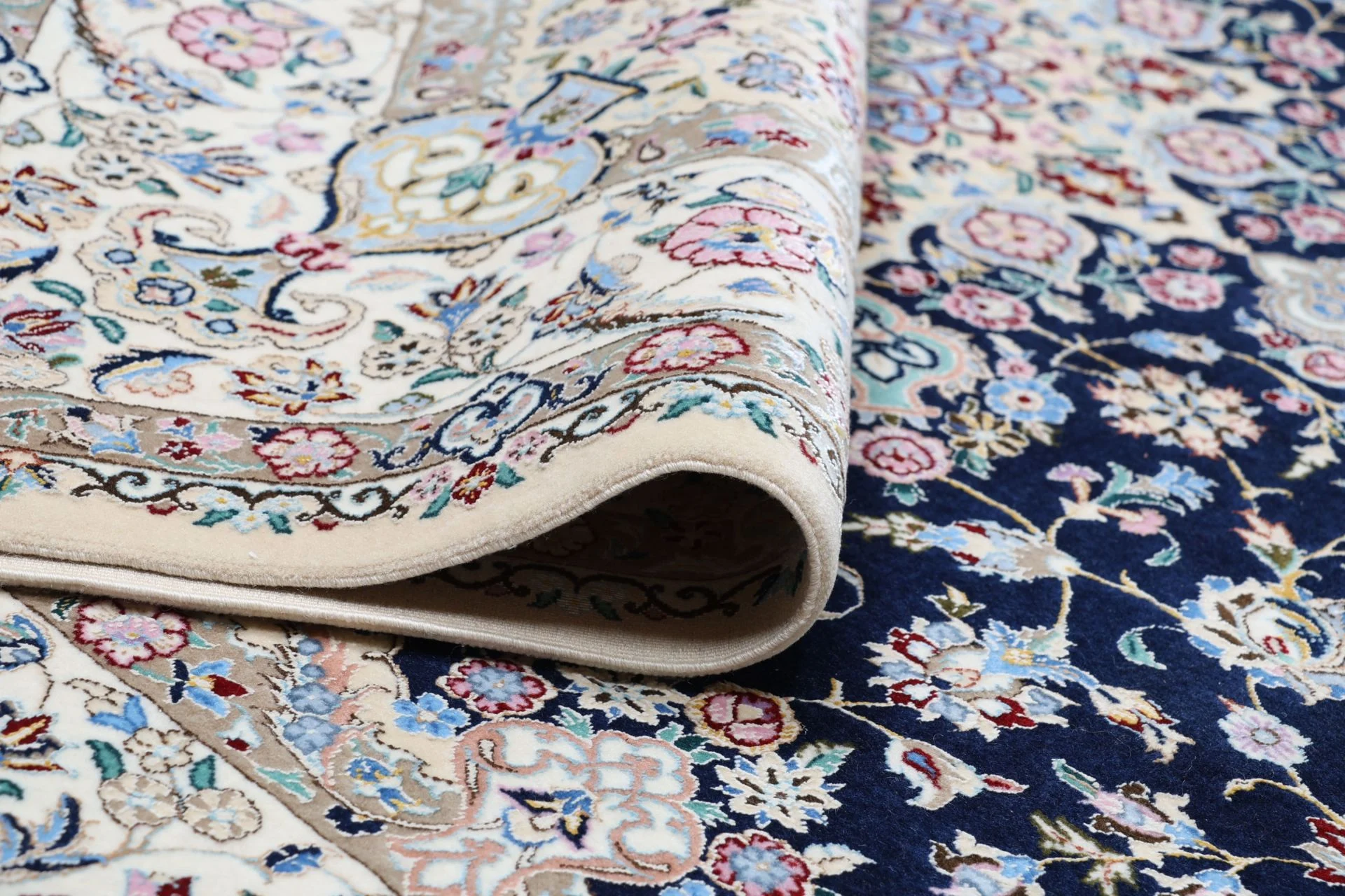 Nain Perserteppich 168 × 238 cm aus Wolle & Seide, handgeknüpft